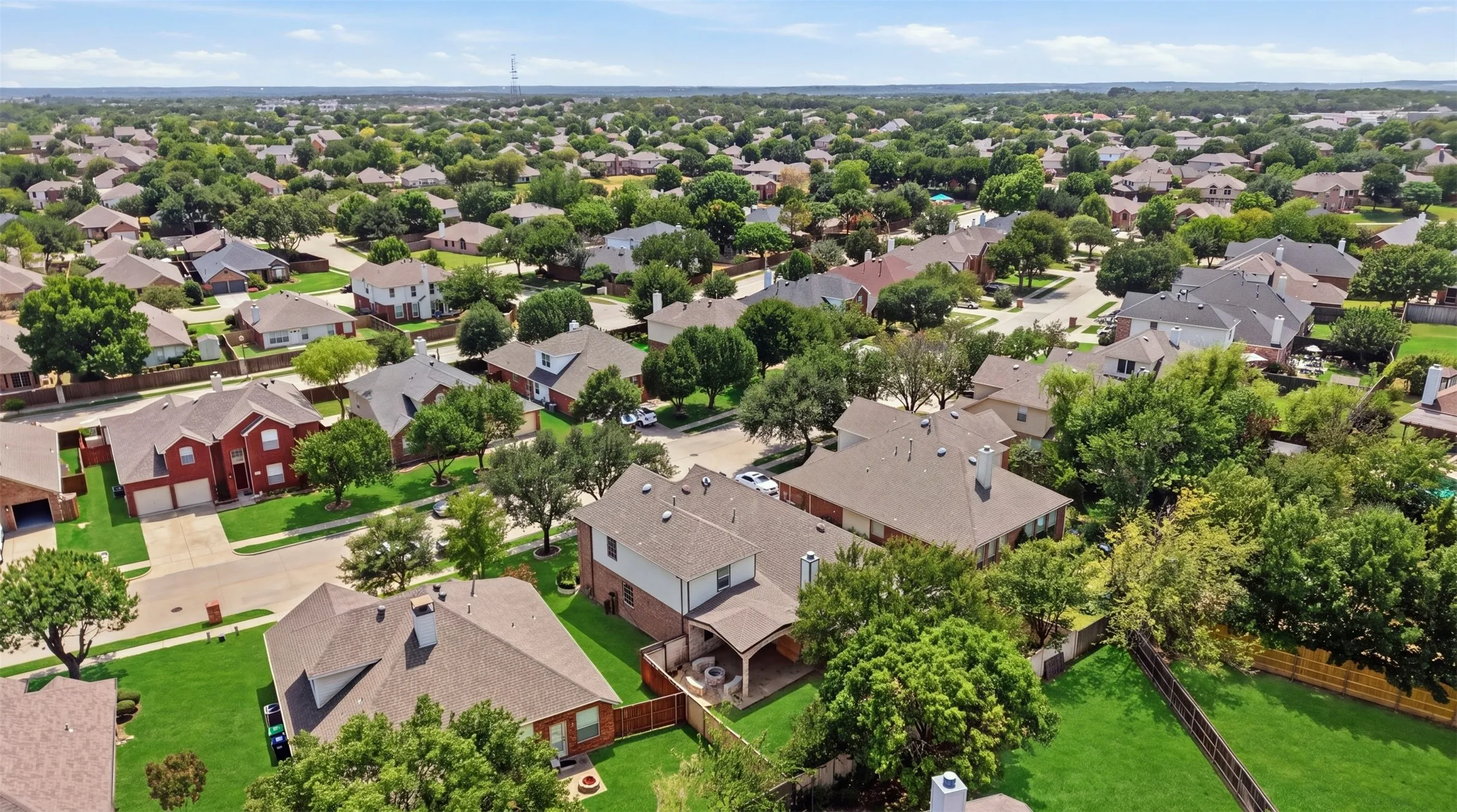 Single Family Residence For Sale in Denton County , 2409 Tahoe Lane, Denton, Texas 76210, 5 Bedroom, 3 Bathroom, 2 Garage spaces, 3,046 Sqft, built in 2001, mls#21148020, Real Estate Agent in Denton, Homes For Sale in Denton county, Homes For Sale in Denton, Realtor in Denton Texas, Real Estate Brokerage Independent Realty Texas, Luminita Cordes Realtor
