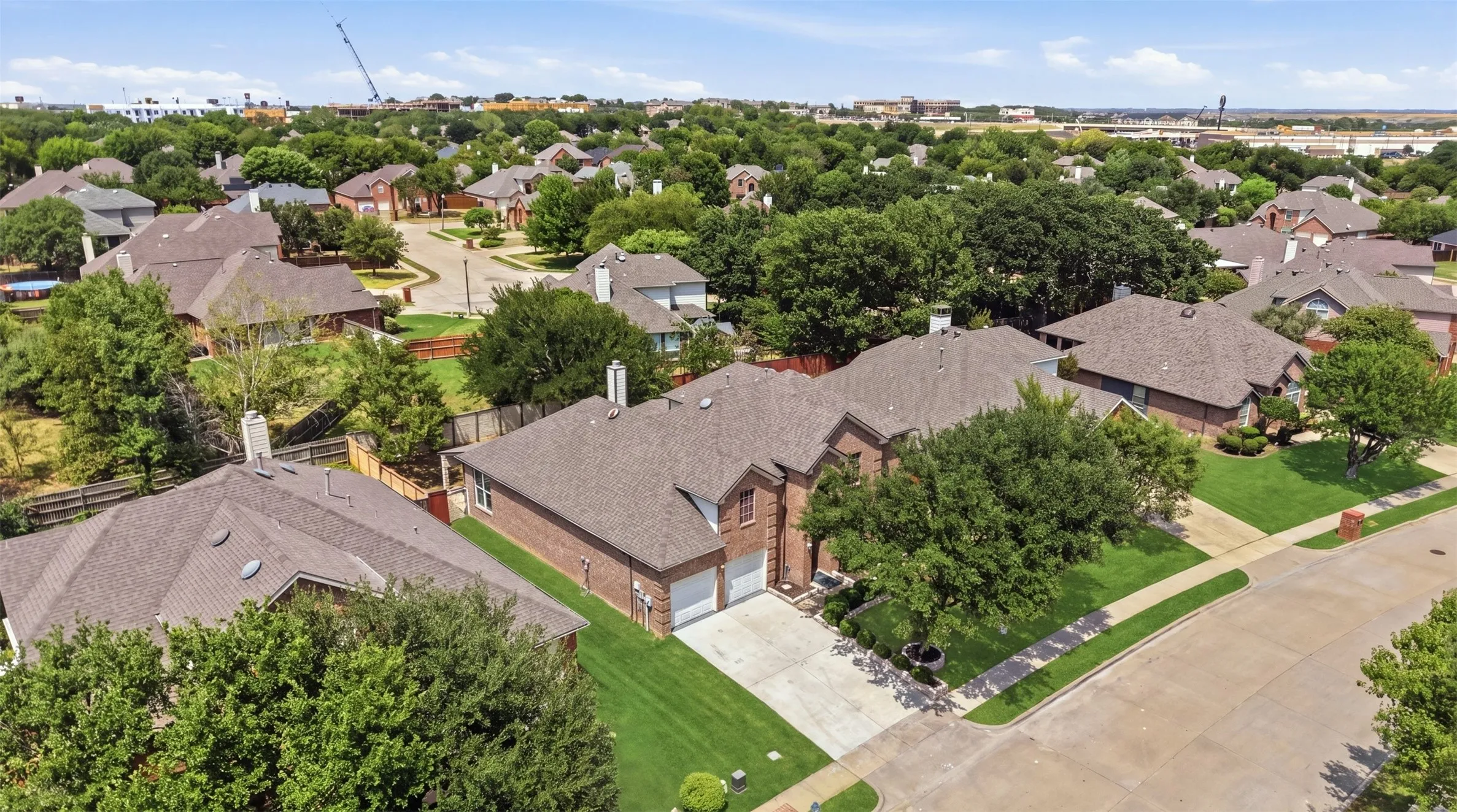 Single Family Residence For Sale in Denton County , 2409 Tahoe Lane, Denton, Texas 76210, 5 Bedroom, 3 Bathroom, 2 Garage spaces, 3,046 Sqft, built in 2001, mls#21148020, Real Estate Agent in Denton, Homes For Sale in Denton county, Homes For Sale in Denton, Realtor in Denton Texas, Real Estate Brokerage Independent Realty Texas, Luminita Cordes Realtor
