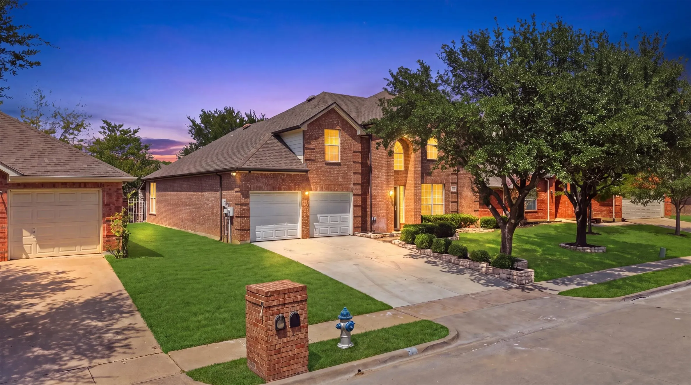 Single Family Residence For Sale in Denton County , 2409 Tahoe Lane, Denton, Texas 76210, 5 Bedroom, 3 Bathroom, 2 Garage spaces, 3,046 Sqft, built in 2001, mls#21148020, Real Estate Agent in Denton, Homes For Sale in Denton county, Homes For Sale in Denton, Realtor in Denton Texas, Real Estate Brokerage Independent Realty Texas, Luminita Cordes Realtor