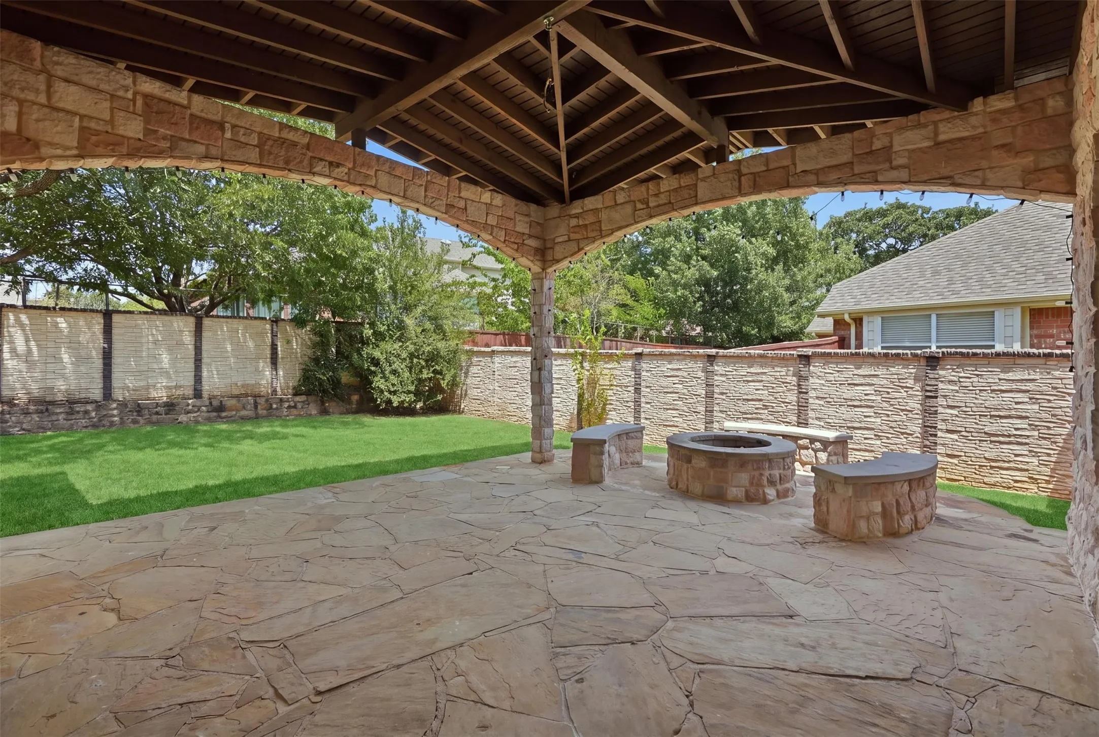 Single Family Residence For Sale in Denton County , 2409 Tahoe Lane, Denton, Texas 76210, 5 Bedroom, 3 Bathroom, 2 Garage spaces, 3,046 Sqft, built in 2001, mls#21148020, Real Estate Agent in Denton, Homes For Sale in Denton county, Homes For Sale in Denton, Realtor in Denton Texas, Real Estate Brokerage Independent Realty Texas, Luminita Cordes Realtor