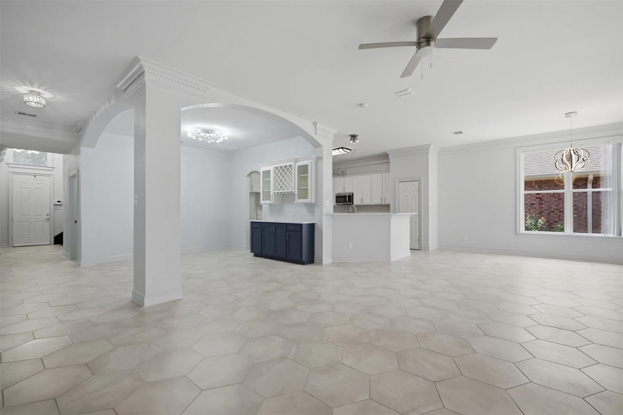 Single Family Residence For Sale in Denton County , 2409 Tahoe Lane, Denton, Texas 76210, 5 Bedroom, 3 Bathroom, 2 Garage spaces, 3,046 Sqft, built in 2001, mls#21148020, Real Estate Agent in Denton, Homes For Sale in Denton county, Homes For Sale in Denton, Realtor in Denton Texas, Real Estate Brokerage Independent Realty Texas, Luminita Cordes Realtor