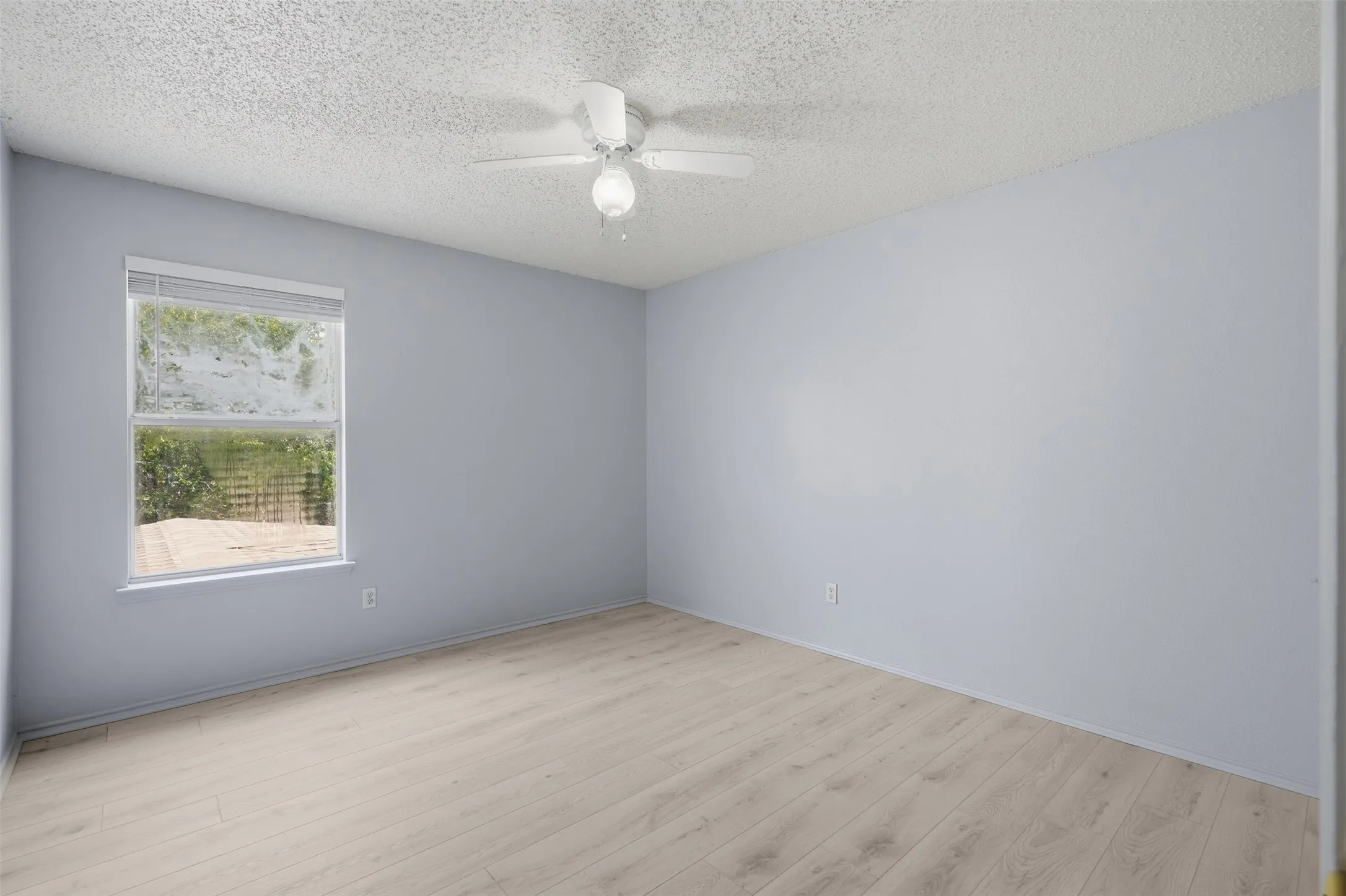Single Family Residence For Sale in Denton County , 2409 Tahoe Lane, Denton, Texas 76210, 5 Bedroom, 3 Bathroom, 2 Garage spaces, 3,046 Sqft, built in 2001, mls#21148020, Real Estate Agent in Denton, Homes For Sale in Denton county, Homes For Sale in Denton, Realtor in Denton Texas, Real Estate Brokerage Independent Realty Texas, Luminita Cordes Realtor