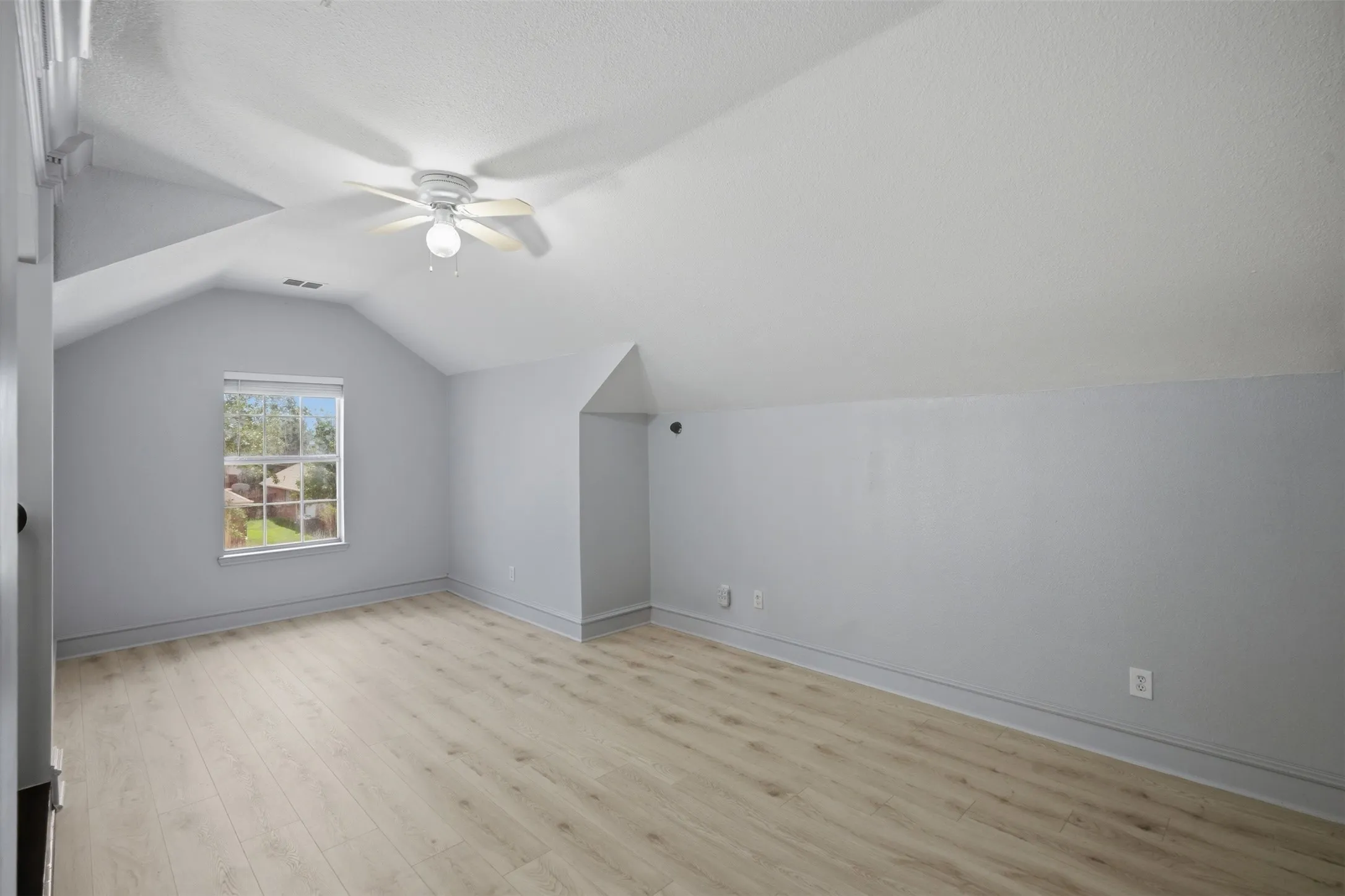 Single Family Residence For Sale in Denton County , 2409 Tahoe Lane, Denton, Texas 76210, 5 Bedroom, 3 Bathroom, 2 Garage spaces, 3,046 Sqft, built in 2001, mls#21148020, Real Estate Agent in Denton, Homes For Sale in Denton county, Homes For Sale in Denton, Realtor in Denton Texas, Real Estate Brokerage Independent Realty Texas, Luminita Cordes Realtor