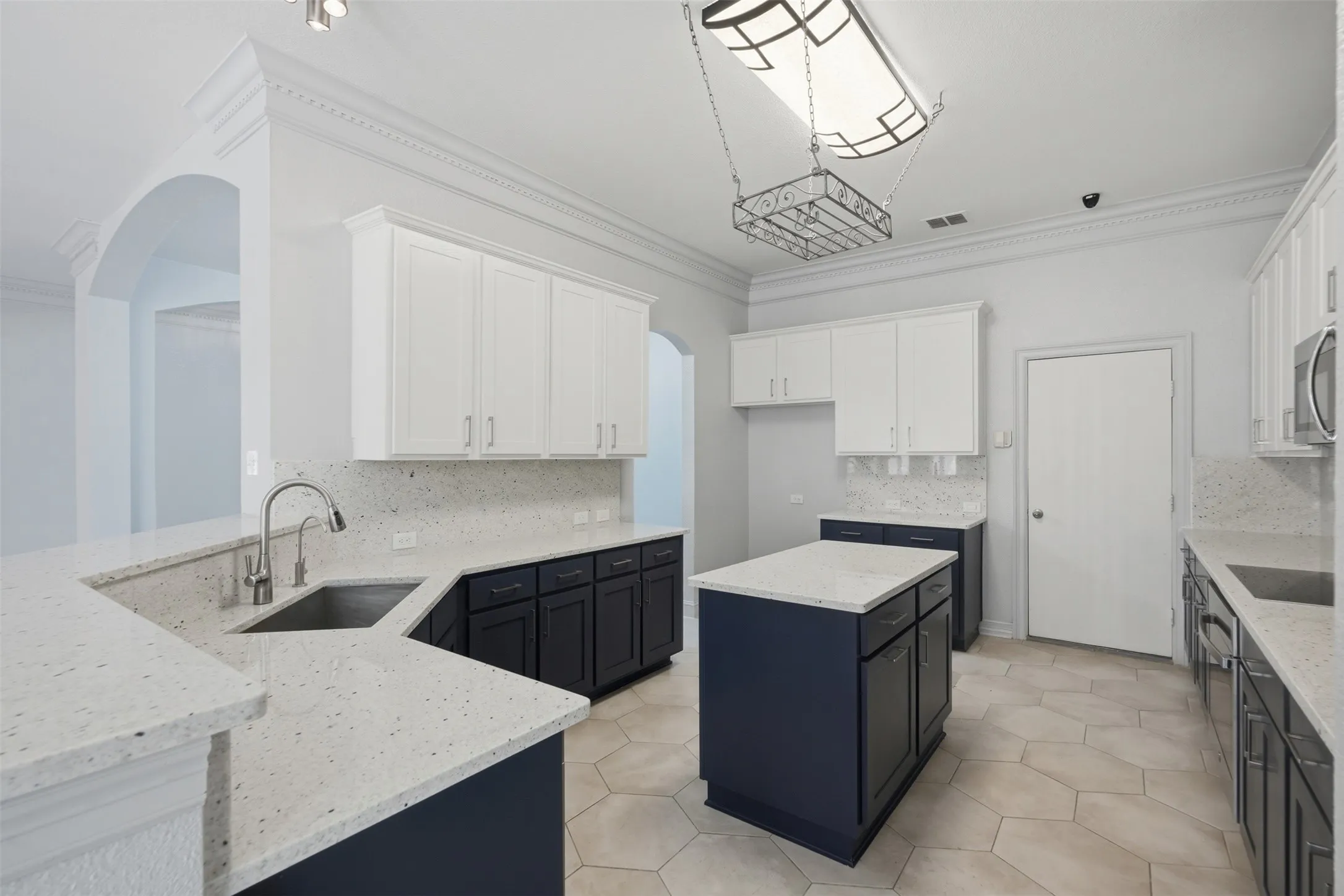 Single Family Residence For Sale in Denton County , 2409 Tahoe Lane, Denton, Texas 76210, 5 Bedroom, 3 Bathroom, 2 Garage spaces, 3,046 Sqft, built in 2001, mls#21148020, Real Estate Agent in Denton, Homes For Sale in Denton county, Homes For Sale in Denton, Realtor in Denton Texas, Real Estate Brokerage Independent Realty Texas, Luminita Cordes Realtor