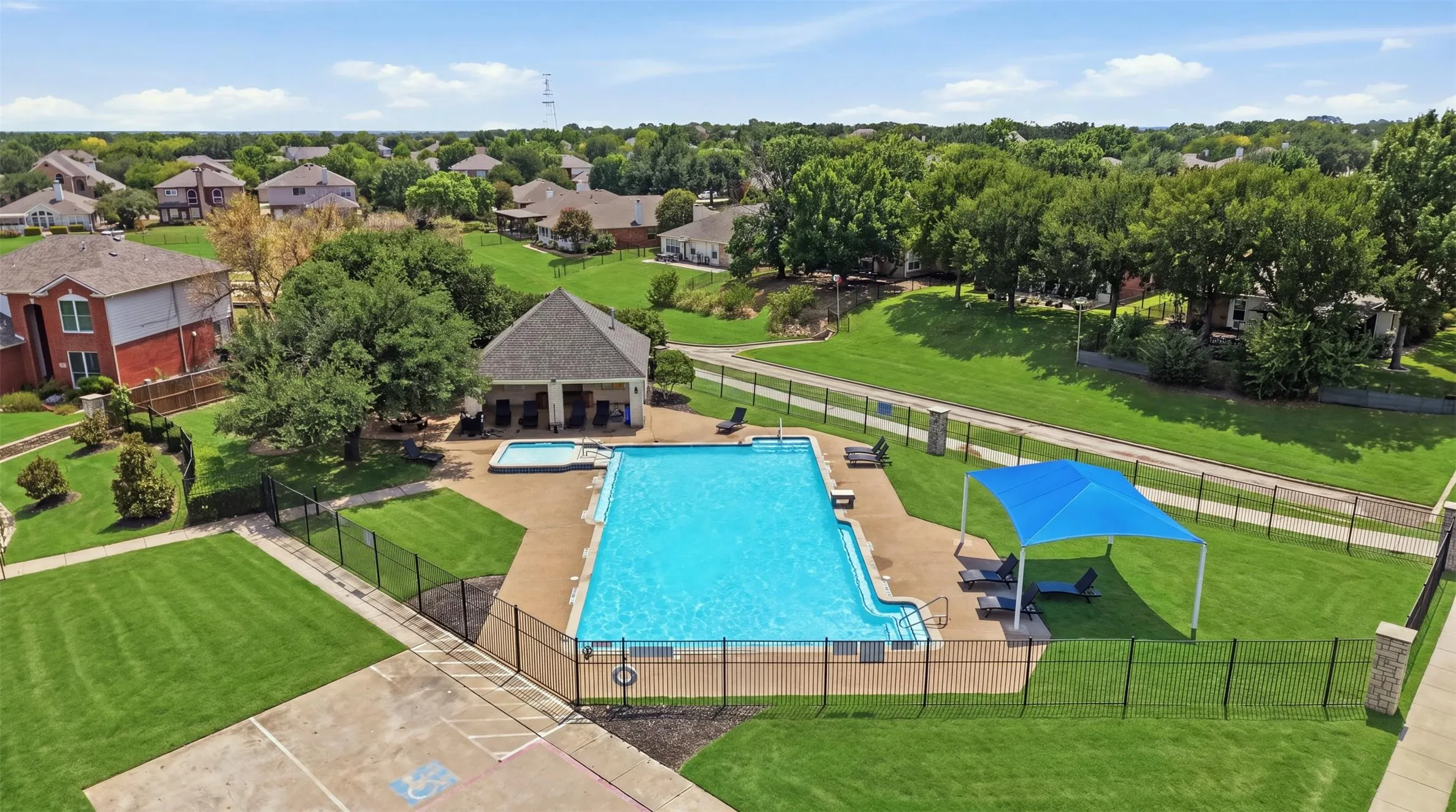 Single Family Residence For Sale in Denton County , 2409 Tahoe Lane, Denton, Texas 76210, 5 Bedroom, 3 Bathroom, 2 Garage spaces, 3,046 Sqft, built in 2001, mls#21148020, Real Estate Agent in Denton, Homes For Sale in Denton county, Homes For Sale in Denton, Realtor in Denton Texas, Real Estate Brokerage Independent Realty Texas, Luminita Cordes Realtor