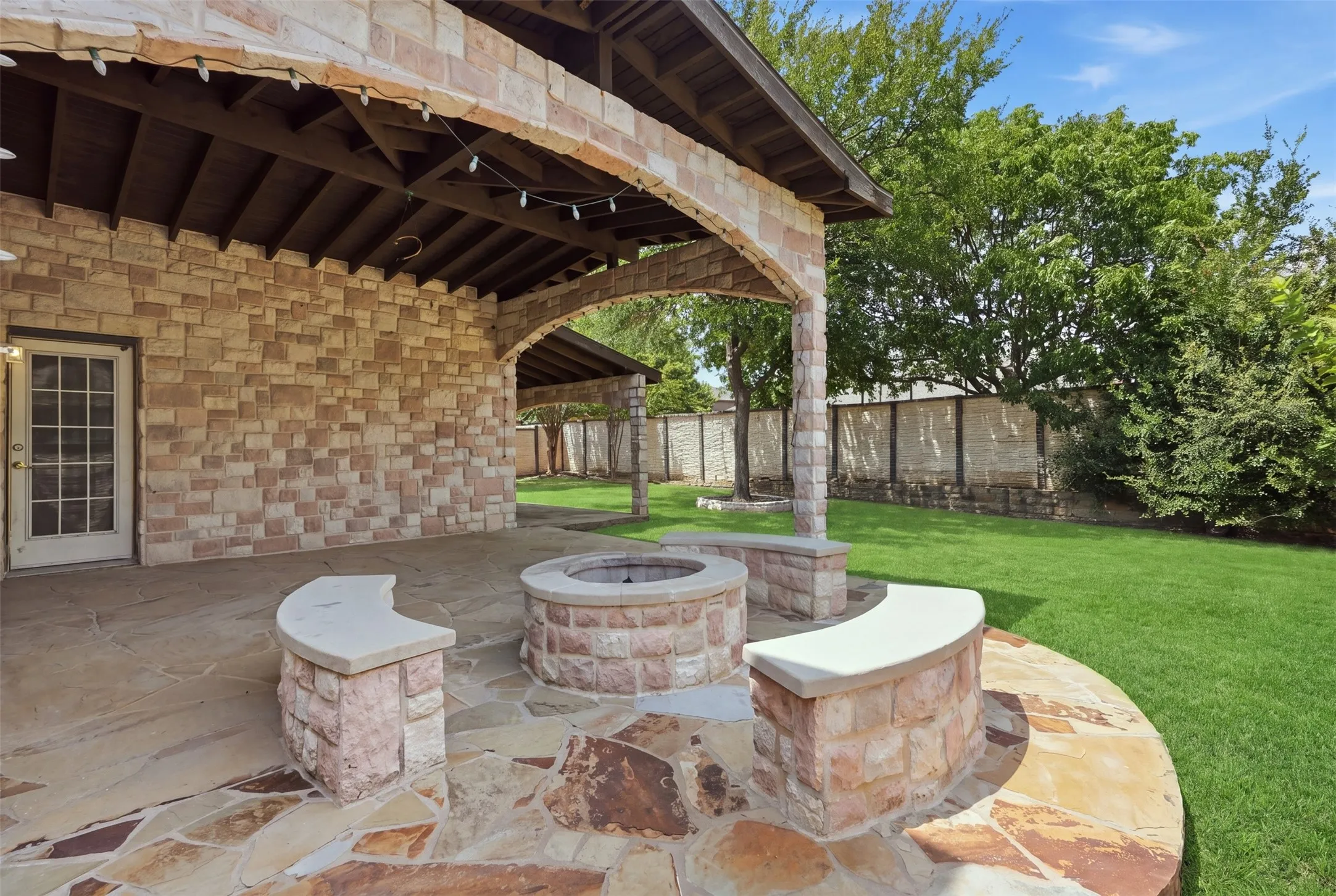 Single Family Residence For Sale in Denton County , 2409 Tahoe Lane, Denton, Texas 76210, 5 Bedroom, 3 Bathroom, 2 Garage spaces, 3,046 Sqft, built in 2001, mls#21148020, Real Estate Agent in Denton, Homes For Sale in Denton county, Homes For Sale in Denton, Realtor in Denton Texas, Real Estate Brokerage Independent Realty Texas, Luminita Cordes Realtor