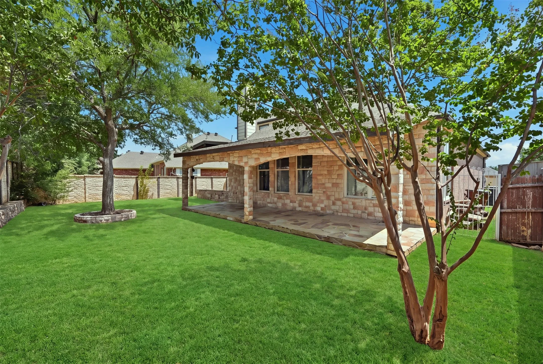Single Family Residence For Sale in Denton County , 2409 Tahoe Lane, Denton, Texas 76210, 5 Bedroom, 3 Bathroom, 2 Garage spaces, 3,046 Sqft, built in 2001, mls#21148020, Real Estate Agent in Denton, Homes For Sale in Denton county, Homes For Sale in Denton, Realtor in Denton Texas, Real Estate Brokerage Independent Realty Texas, Luminita Cordes Realtor