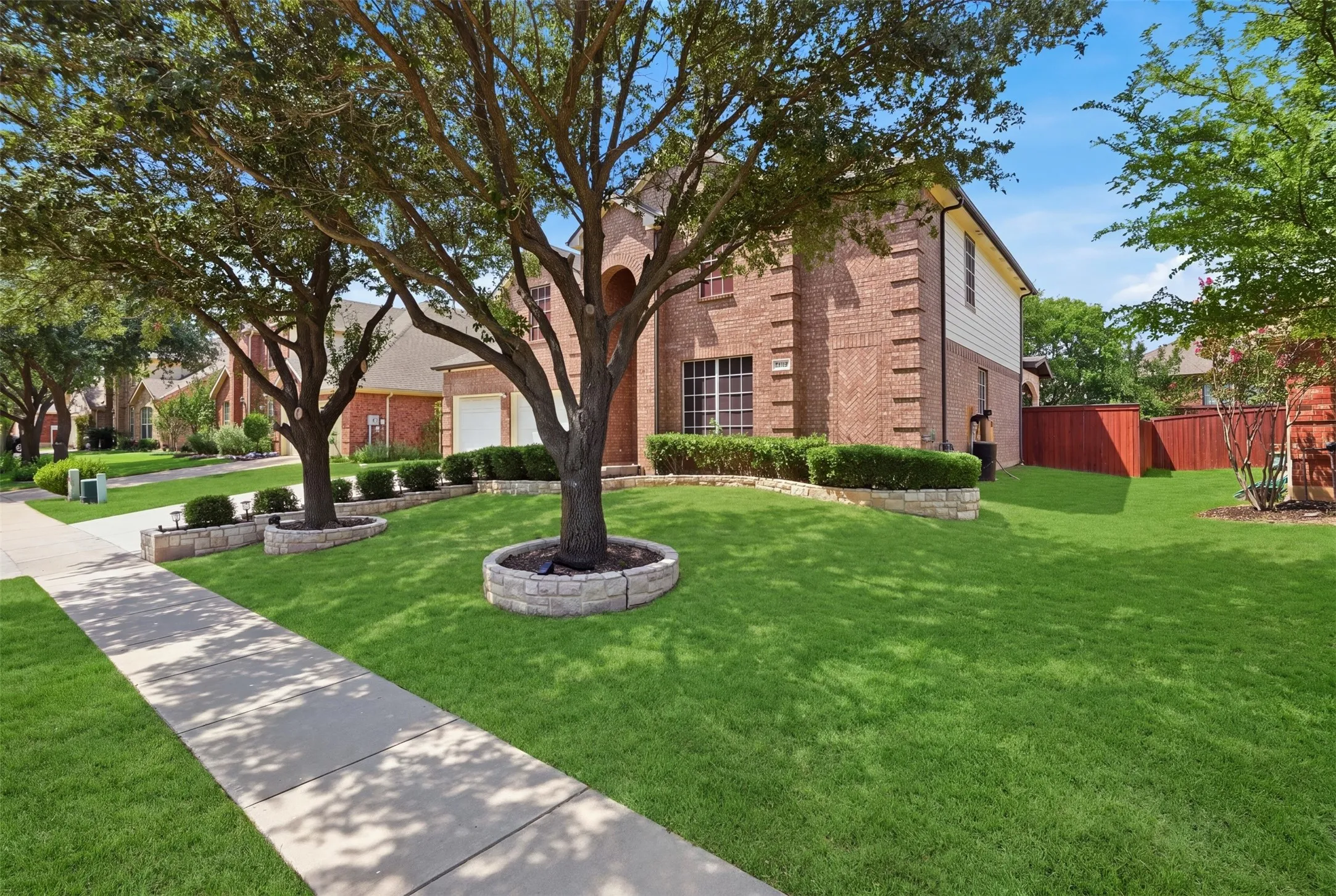 Single Family Residence For Sale in Denton County , 2409 Tahoe Lane, Denton, Texas 76210, 5 Bedroom, 3 Bathroom, 2 Garage spaces, 3,046 Sqft, built in 2001, mls#21148020, Real Estate Agent in Denton, Homes For Sale in Denton county, Homes For Sale in Denton, Realtor in Denton Texas, Real Estate Brokerage Independent Realty Texas, Luminita Cordes Realtor