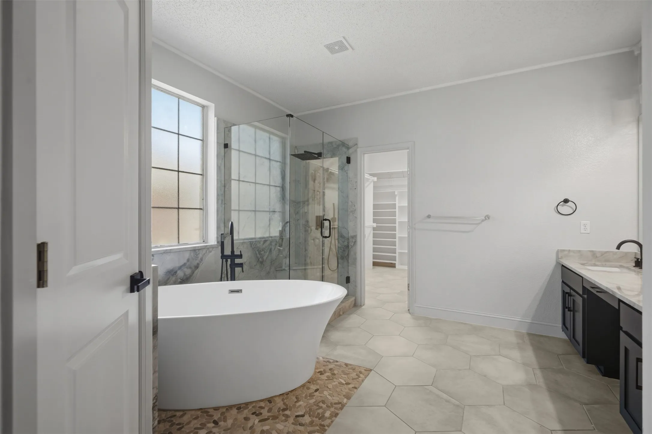 Single Family Residence For Sale in Denton County , 2409 Tahoe Lane, Denton, Texas 76210, 5 Bedroom, 3 Bathroom, 2 Garage spaces, 3,046 Sqft, built in 2001, mls#21148020, Real Estate Agent in Denton, Homes For Sale in Denton county, Homes For Sale in Denton, Realtor in Denton Texas, Real Estate Brokerage Independent Realty Texas, Luminita Cordes Realtor
