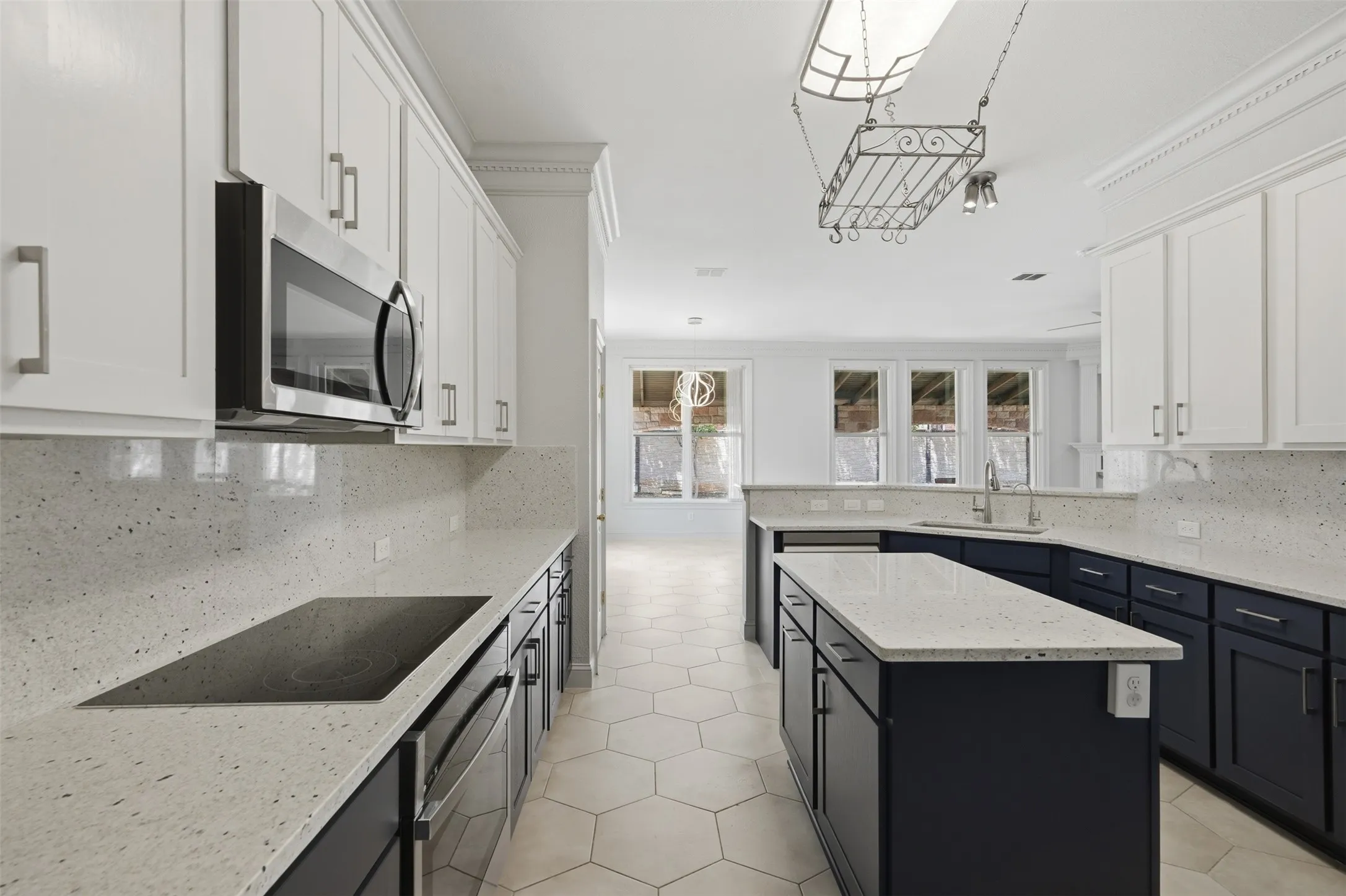 Single Family Residence For Sale in Denton County , 2409 Tahoe Lane, Denton, Texas 76210, 5 Bedroom, 3 Bathroom, 2 Garage spaces, 3,046 Sqft, built in 2001, mls#21148020, Real Estate Agent in Denton, Homes For Sale in Denton county, Homes For Sale in Denton, Realtor in Denton Texas, Real Estate Brokerage Independent Realty Texas, Luminita Cordes Realtor