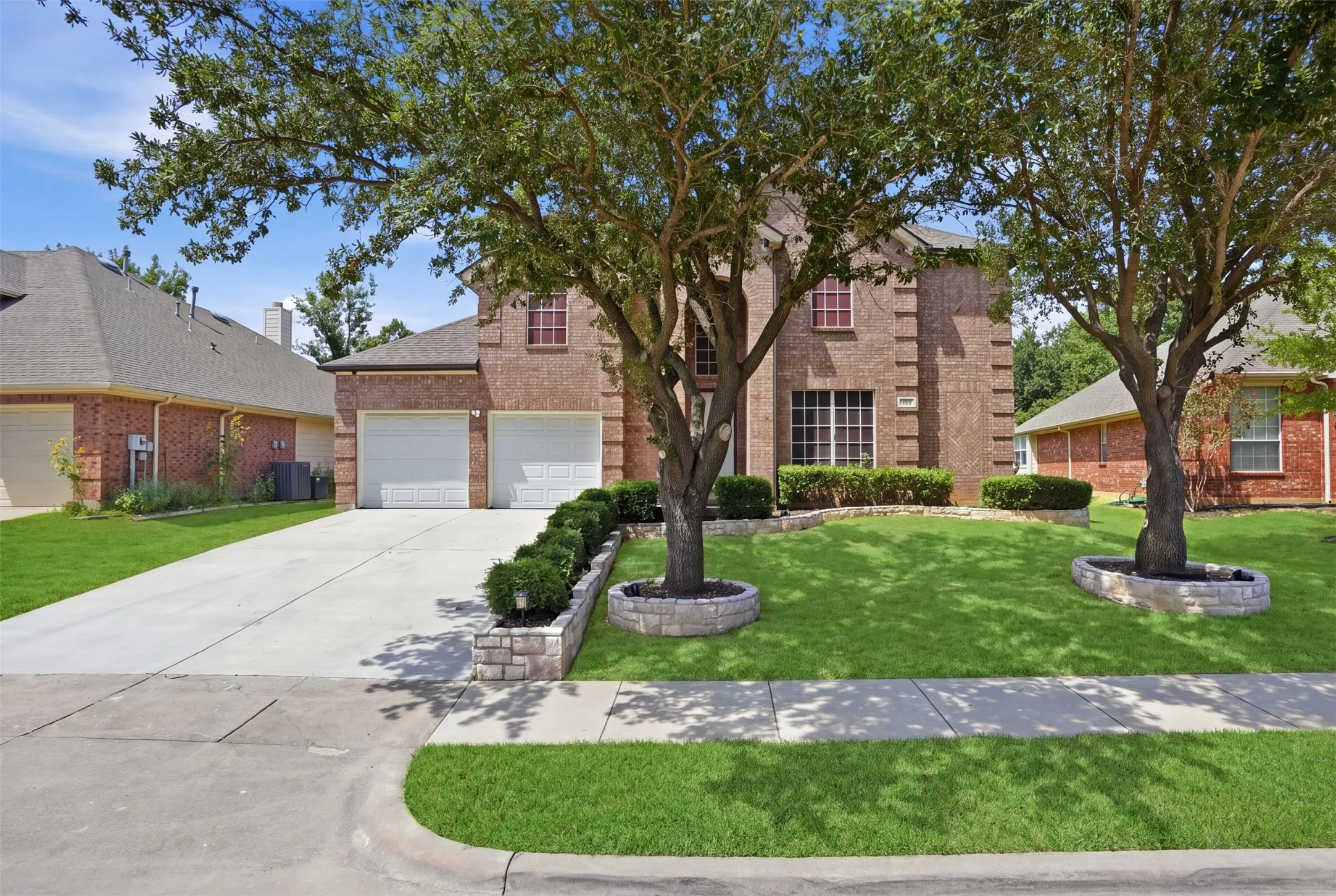 Single Family Residence For Sale in Denton County , 2409 Tahoe Lane, Denton, Texas 76210, 5 Bedroom, 3 Bathroom, 2 Garage spaces, 3,046 Sqft, built in 2001, mls#21148020, Real Estate Agent in Denton, Homes For Sale in Denton county, Homes For Sale in Denton, Realtor in Denton Texas, Real Estate Brokerage Independent Realty Texas, Luminita Cordes Realtor
