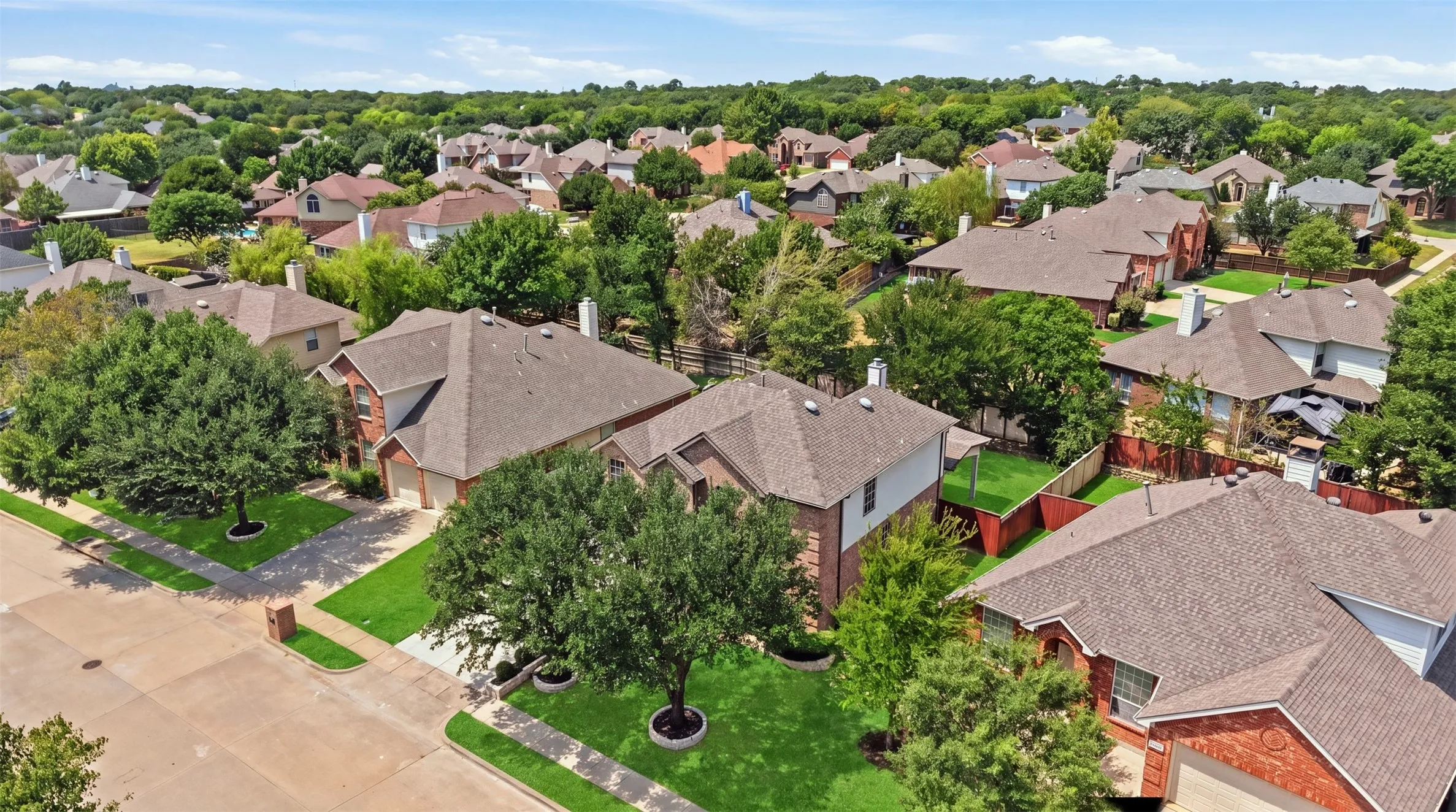 Single Family Residence For Sale in Denton County , 2409 Tahoe Lane, Denton, Texas 76210, 5 Bedroom, 3 Bathroom, 2 Garage spaces, 3,046 Sqft, built in 2001, mls#21148020, Real Estate Agent in Denton, Homes For Sale in Denton county, Homes For Sale in Denton, Realtor in Denton Texas, Real Estate Brokerage Independent Realty Texas, Luminita Cordes Realtor