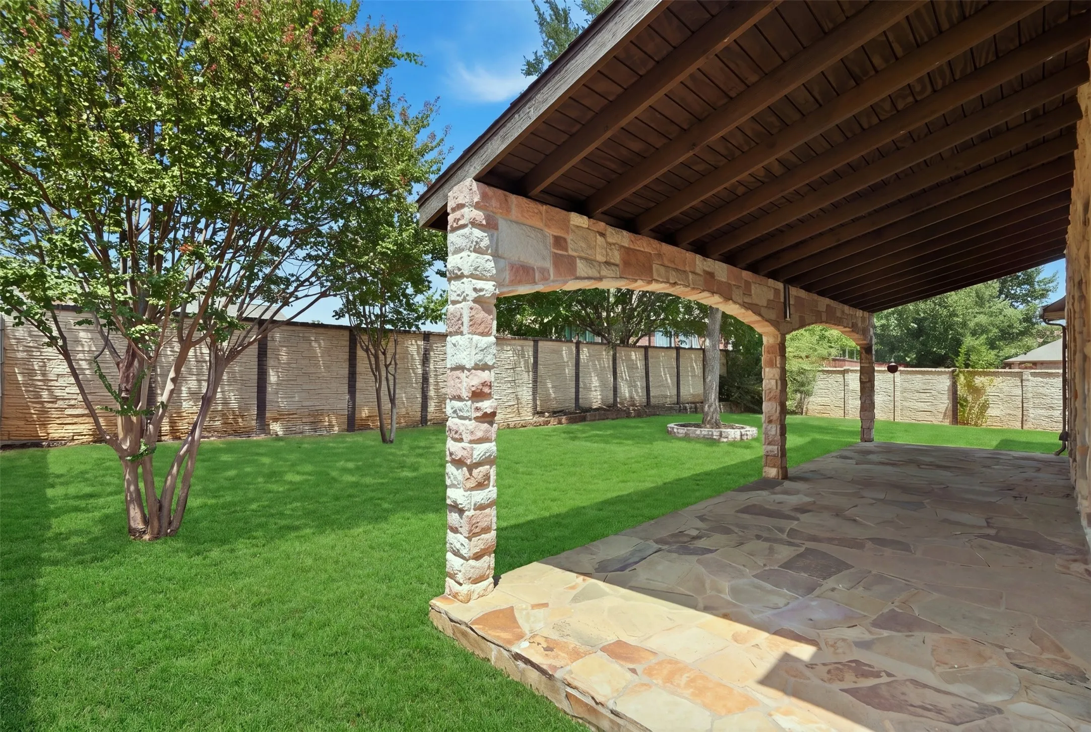 Single Family Residence For Sale in Denton County , 2409 Tahoe Lane, Denton, Texas 76210, 5 Bedroom, 3 Bathroom, 2 Garage spaces, 3,046 Sqft, built in 2001, mls#21148020, Real Estate Agent in Denton, Homes For Sale in Denton county, Homes For Sale in Denton, Realtor in Denton Texas, Real Estate Brokerage Independent Realty Texas, Luminita Cordes Realtor