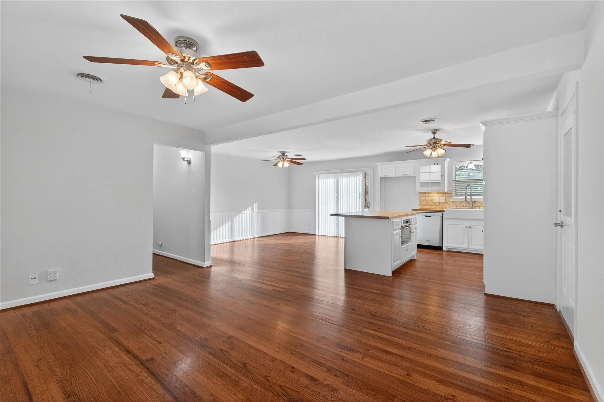 Single Family Residence For Rent in Collin County , 1807 W Josephine Street, Mc Kinney, Texas 75069, 3 Bedroom, 2 Bathroom, 1 Garage spaces, 1,228 Sqft, built in 1968, mls#21148050, Real Estate Agent in Mc Kinney, Homes For Rent in Collin county, Homes For Rent in Mc Kinney, Realtor in Mc Kinney Texas, Real Estate Brokerage Independent Realty Texas, Luminita Cordes Realtor