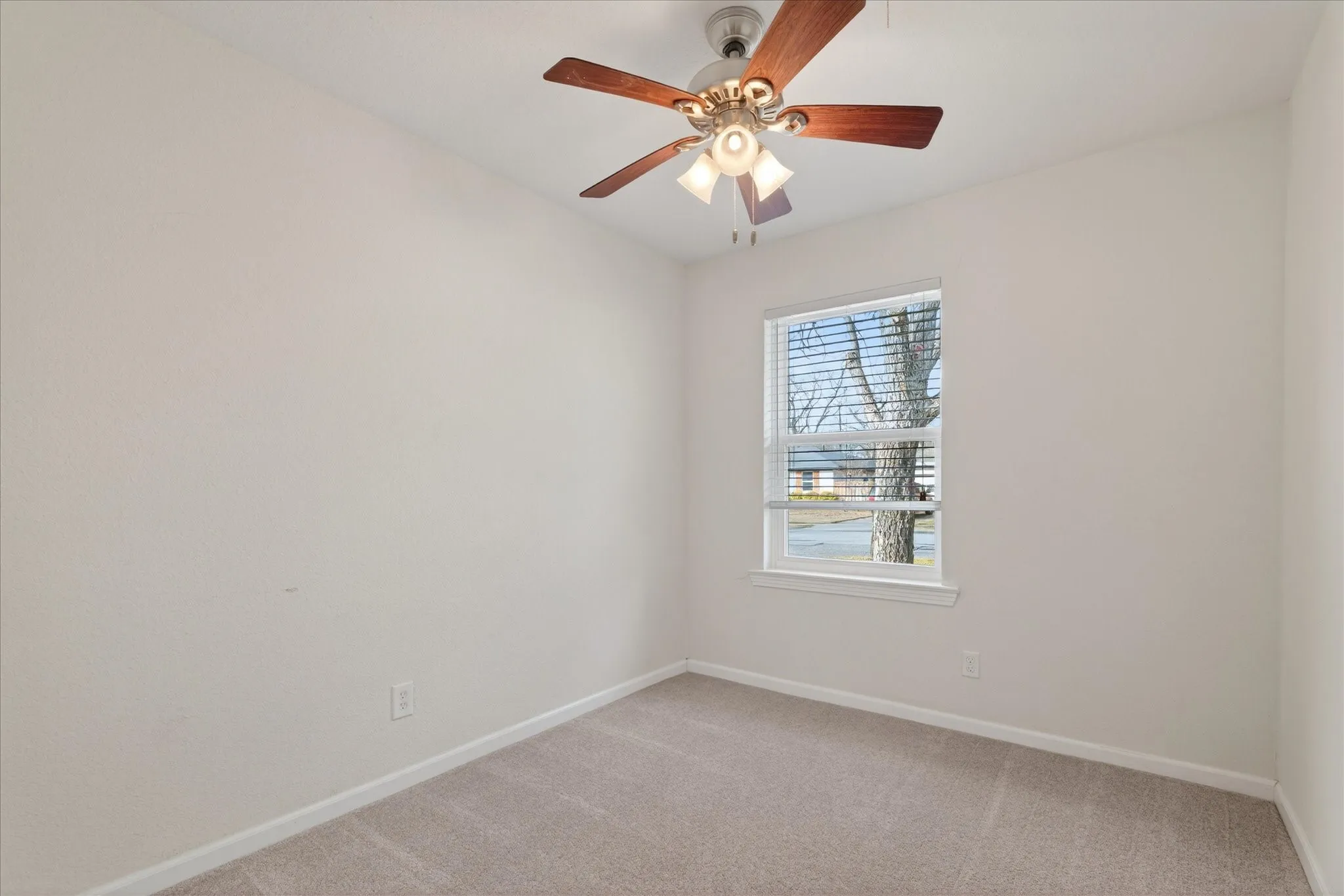 Single Family Residence For Rent in Collin County , 1807 W Josephine Street, Mc Kinney, Texas 75069, 3 Bedroom, 2 Bathroom, 1 Garage spaces, 1,228 Sqft, built in 1968, mls#21148050, Real Estate Agent in Mc Kinney, Homes For Rent in Collin county, Homes For Rent in Mc Kinney, Realtor in Mc Kinney Texas, Real Estate Brokerage Independent Realty Texas, Luminita Cordes Realtor