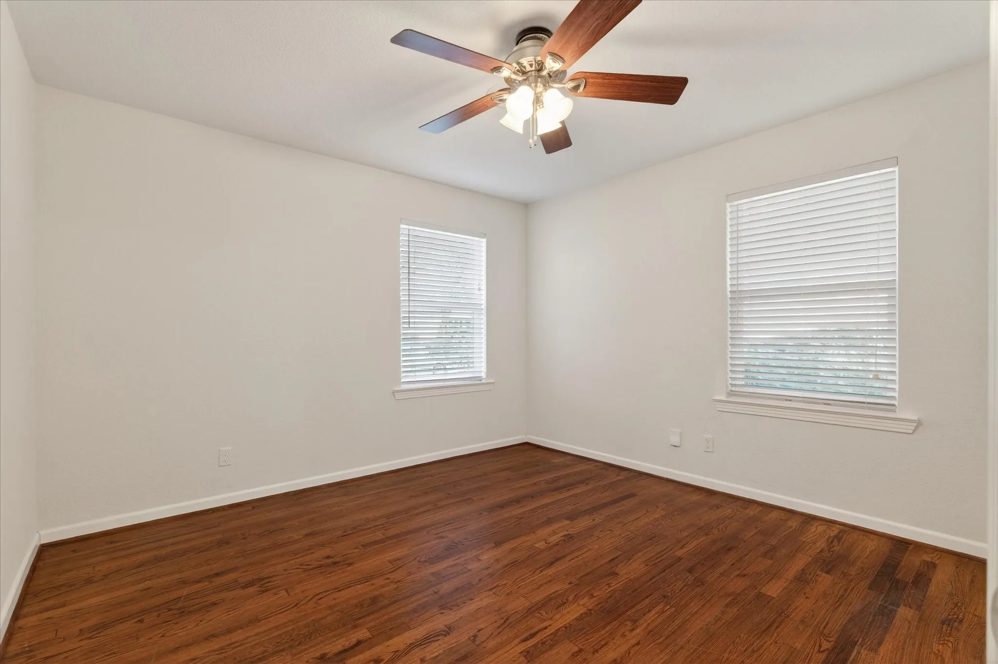 Single Family Residence For Rent in Collin County , 1807 W Josephine Street, Mc Kinney, Texas 75069, 3 Bedroom, 2 Bathroom, 1 Garage spaces, 1,228 Sqft, built in 1968, mls#21148050, Real Estate Agent in Mc Kinney, Homes For Rent in Collin county, Homes For Rent in Mc Kinney, Realtor in Mc Kinney Texas, Real Estate Brokerage Independent Realty Texas, Luminita Cordes Realtor