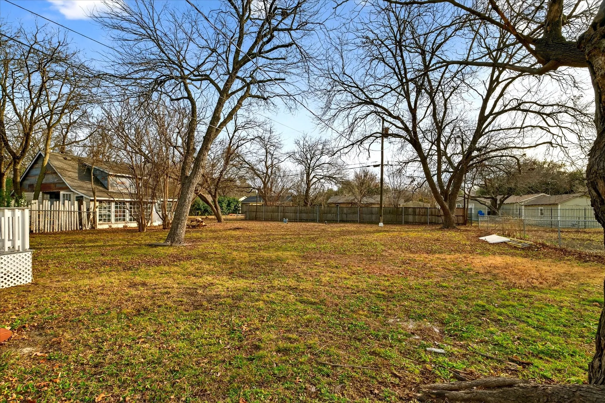 Single Family Residence For Rent in Collin County , 1807 W Josephine Street, Mc Kinney, Texas 75069, 3 Bedroom, 2 Bathroom, 1 Garage spaces, 1,228 Sqft, built in 1968, mls#21148050, Real Estate Agent in Mc Kinney, Homes For Rent in Collin county, Homes For Rent in Mc Kinney, Realtor in Mc Kinney Texas, Real Estate Brokerage Independent Realty Texas, Luminita Cordes Realtor