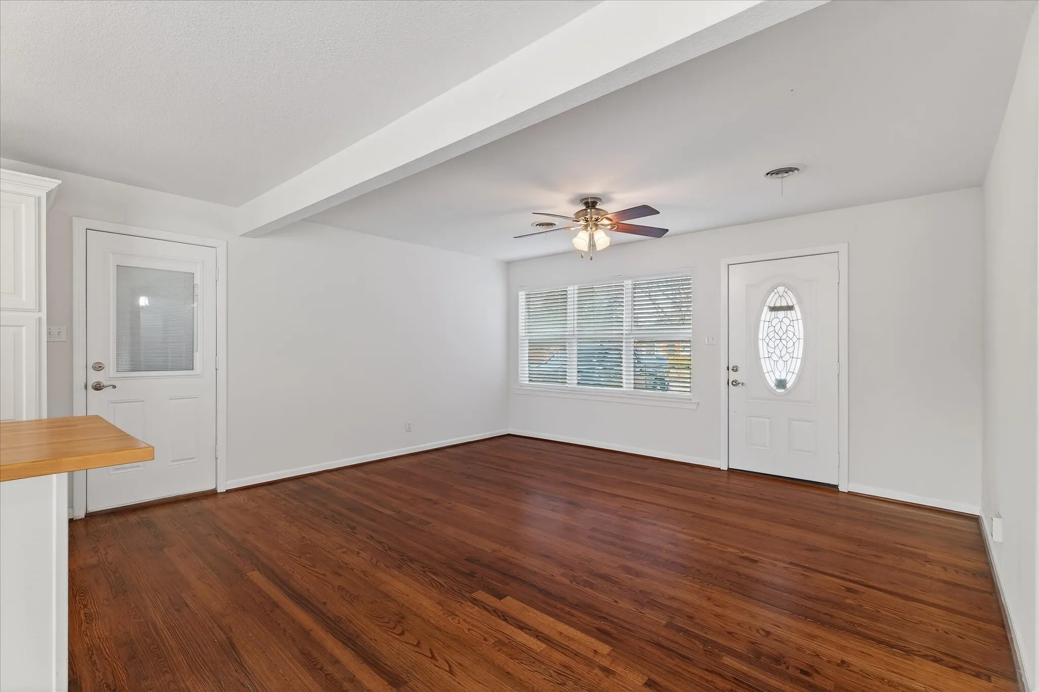 Single Family Residence For Rent in Collin County , 1807 W Josephine Street, Mc Kinney, Texas 75069, 3 Bedroom, 2 Bathroom, 1 Garage spaces, 1,228 Sqft, built in 1968, mls#21148050, Real Estate Agent in Mc Kinney, Homes For Rent in Collin county, Homes For Rent in Mc Kinney, Realtor in Mc Kinney Texas, Real Estate Brokerage Independent Realty Texas, Luminita Cordes Realtor