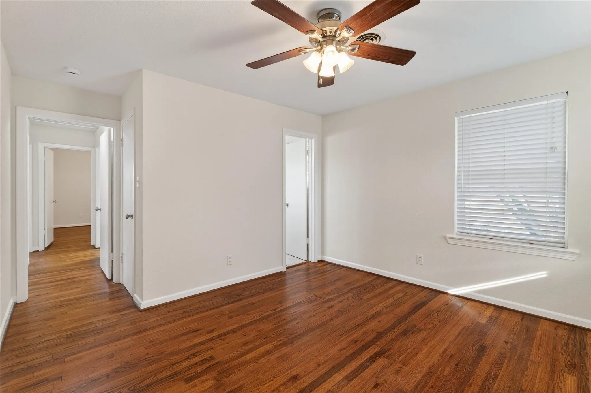 Single Family Residence For Rent in Collin County , 1807 W Josephine Street, Mc Kinney, Texas 75069, 3 Bedroom, 2 Bathroom, 1 Garage spaces, 1,228 Sqft, built in 1968, mls#21148050, Real Estate Agent in Mc Kinney, Homes For Rent in Collin county, Homes For Rent in Mc Kinney, Realtor in Mc Kinney Texas, Real Estate Brokerage Independent Realty Texas, Luminita Cordes Realtor
