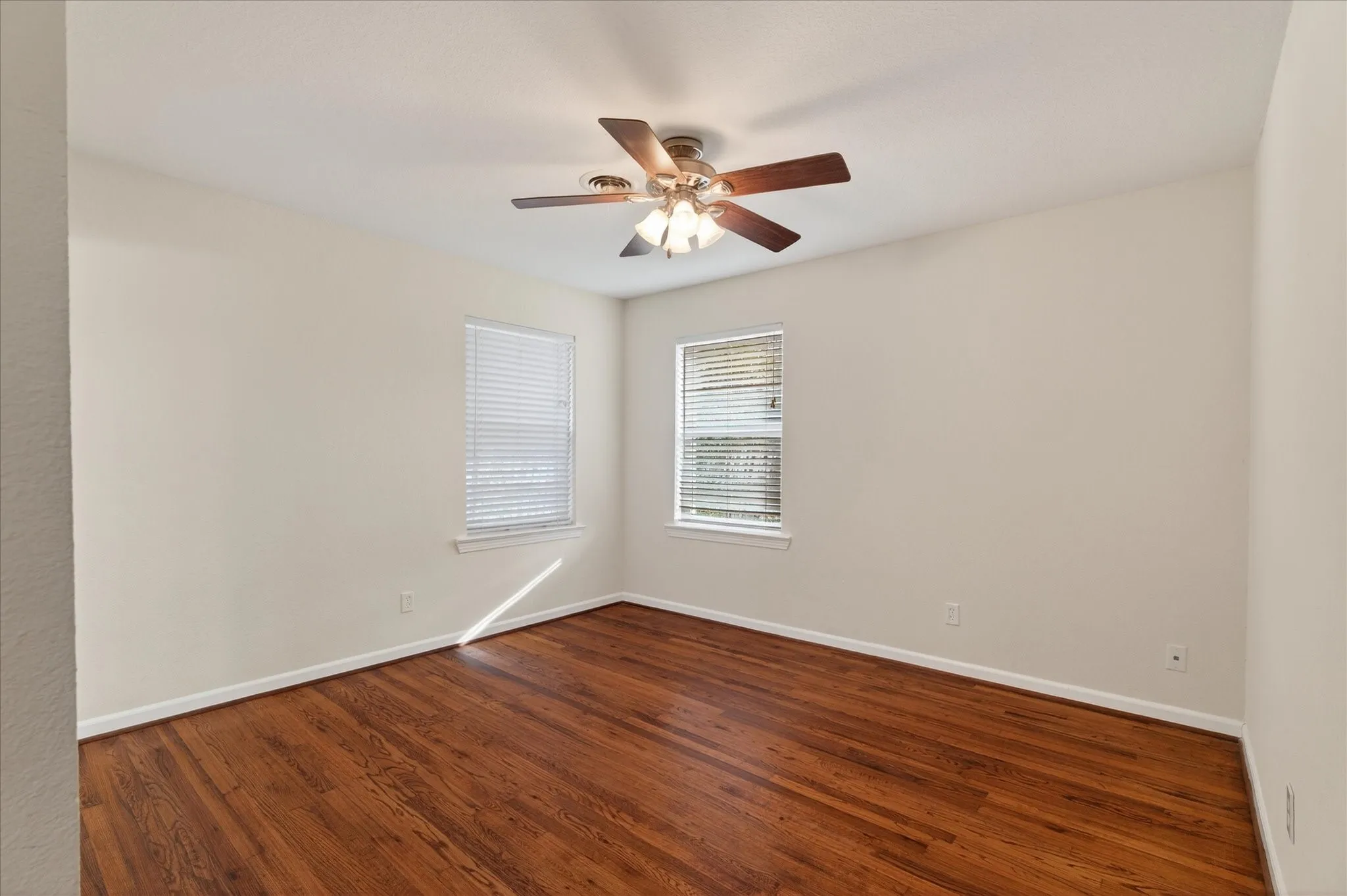 Single Family Residence For Rent in Collin County , 1807 W Josephine Street, Mc Kinney, Texas 75069, 3 Bedroom, 2 Bathroom, 1 Garage spaces, 1,228 Sqft, built in 1968, mls#21148050, Real Estate Agent in Mc Kinney, Homes For Rent in Collin county, Homes For Rent in Mc Kinney, Realtor in Mc Kinney Texas, Real Estate Brokerage Independent Realty Texas, Luminita Cordes Realtor