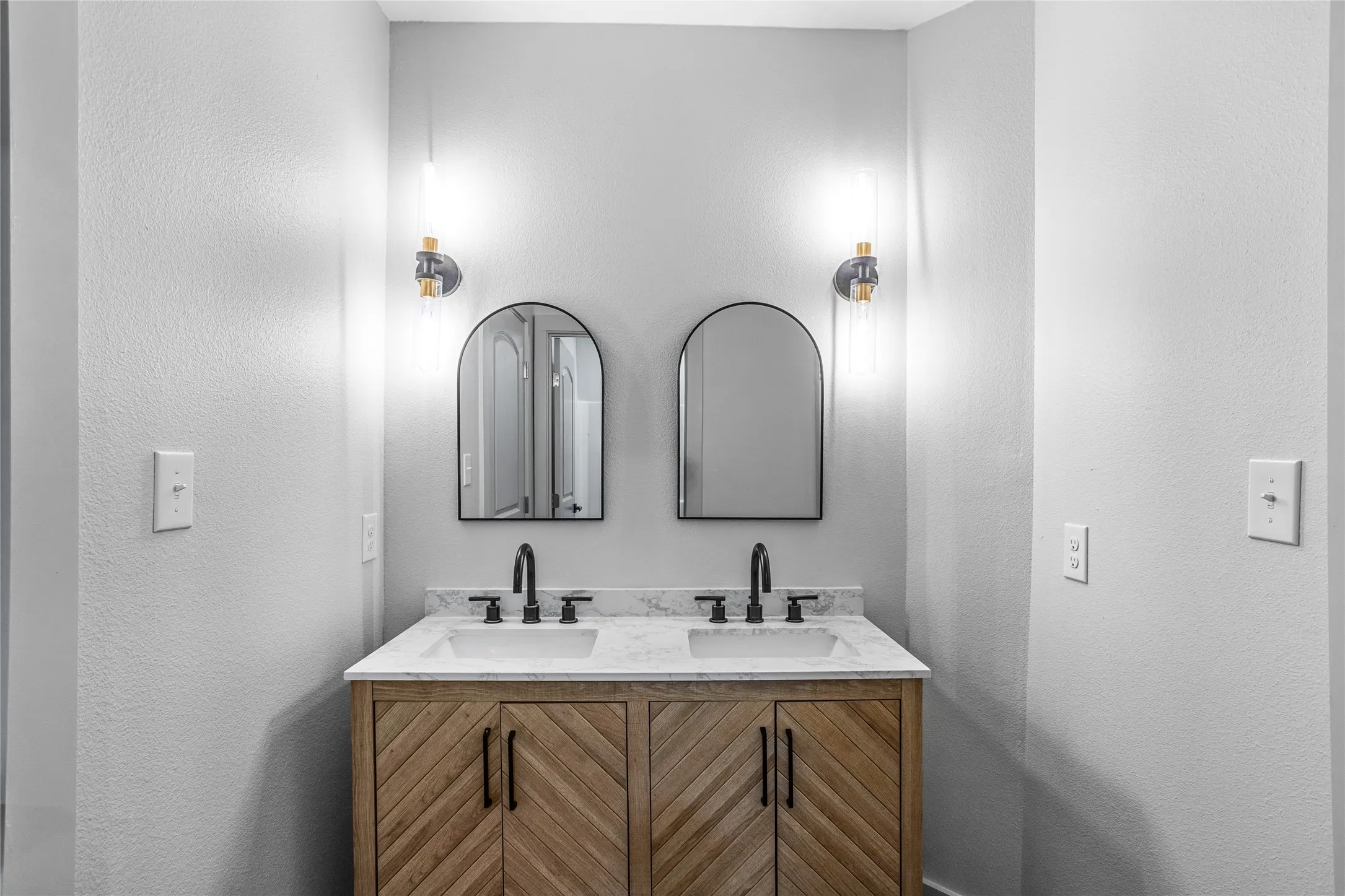 Between the rooms, you will find a convenient J & J bathroom with double vanities.