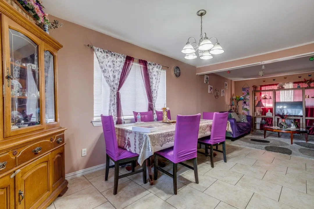 Eat-in dining space