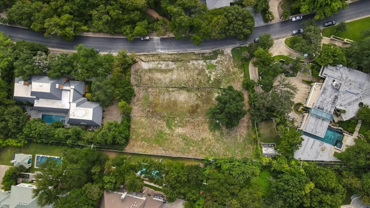 Unimproved Land For Sale in Tarrant County , 2004 Indian Creek Drive, Westover Hills, Texas 76107, 0, 0, Garage spaces, 0 Sqft, built in 1972, mls#21145541, Real Estate Agent in Westover Hills, Homes For Sale in Tarrant county, Homes For Sale in Westover Hills, Realtor in Westover Hills Texas, Real Estate Brokerage Independent Realty Texas, Luminita Cordes Realtor
