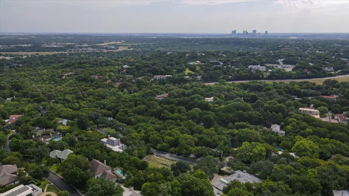 Unimproved Land For Sale in Tarrant County , 2004 Indian Creek Drive, Westover Hills, Texas 76107, 0, 0, Garage spaces, 0 Sqft, built in 1972, mls#21145541, Real Estate Agent in Westover Hills, Homes For Sale in Tarrant county, Homes For Sale in Westover Hills, Realtor in Westover Hills Texas, Real Estate Brokerage Independent Realty Texas, Luminita Cordes Realtor