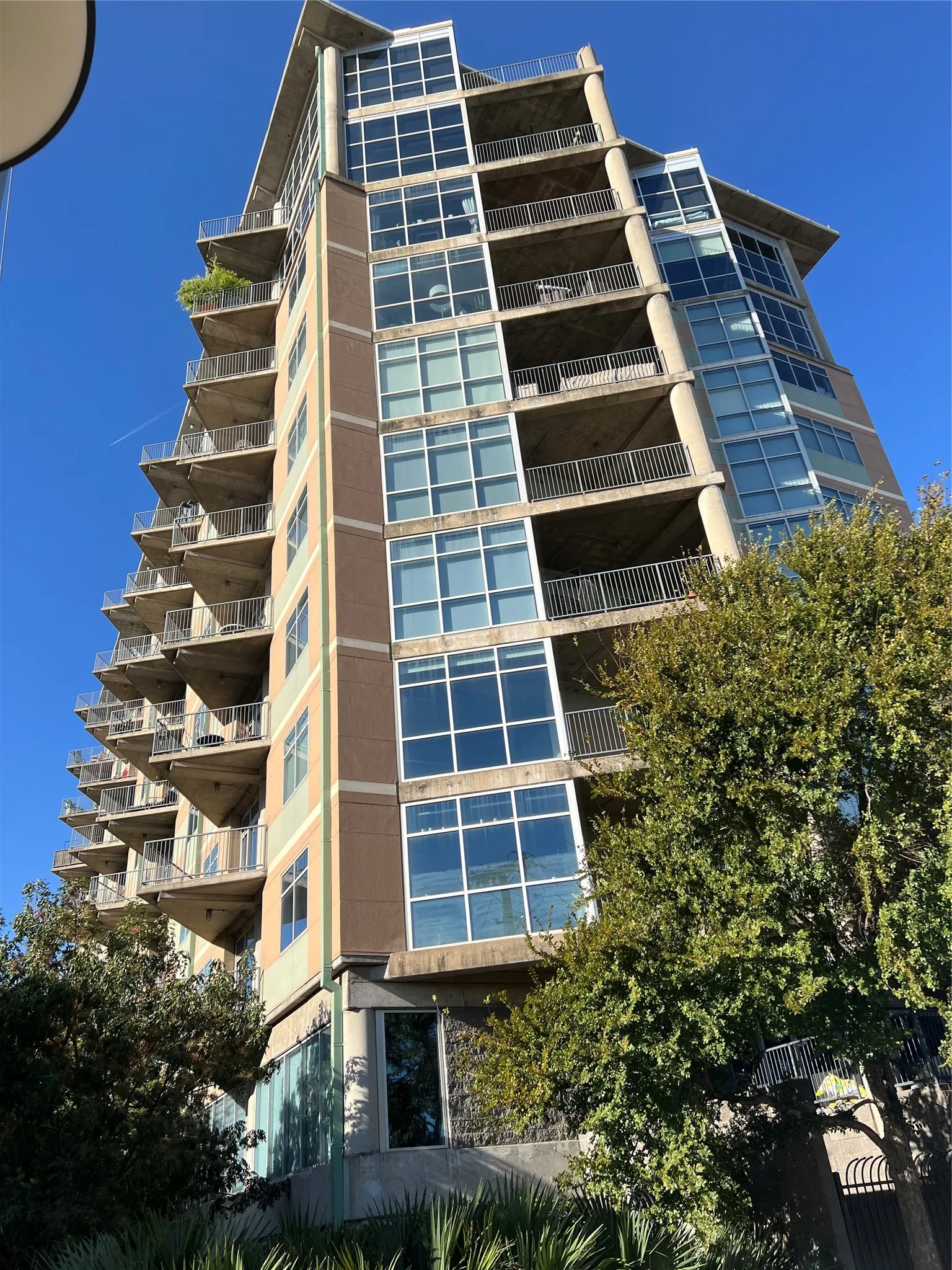 Spacious High Rise with Assigned Parking Space