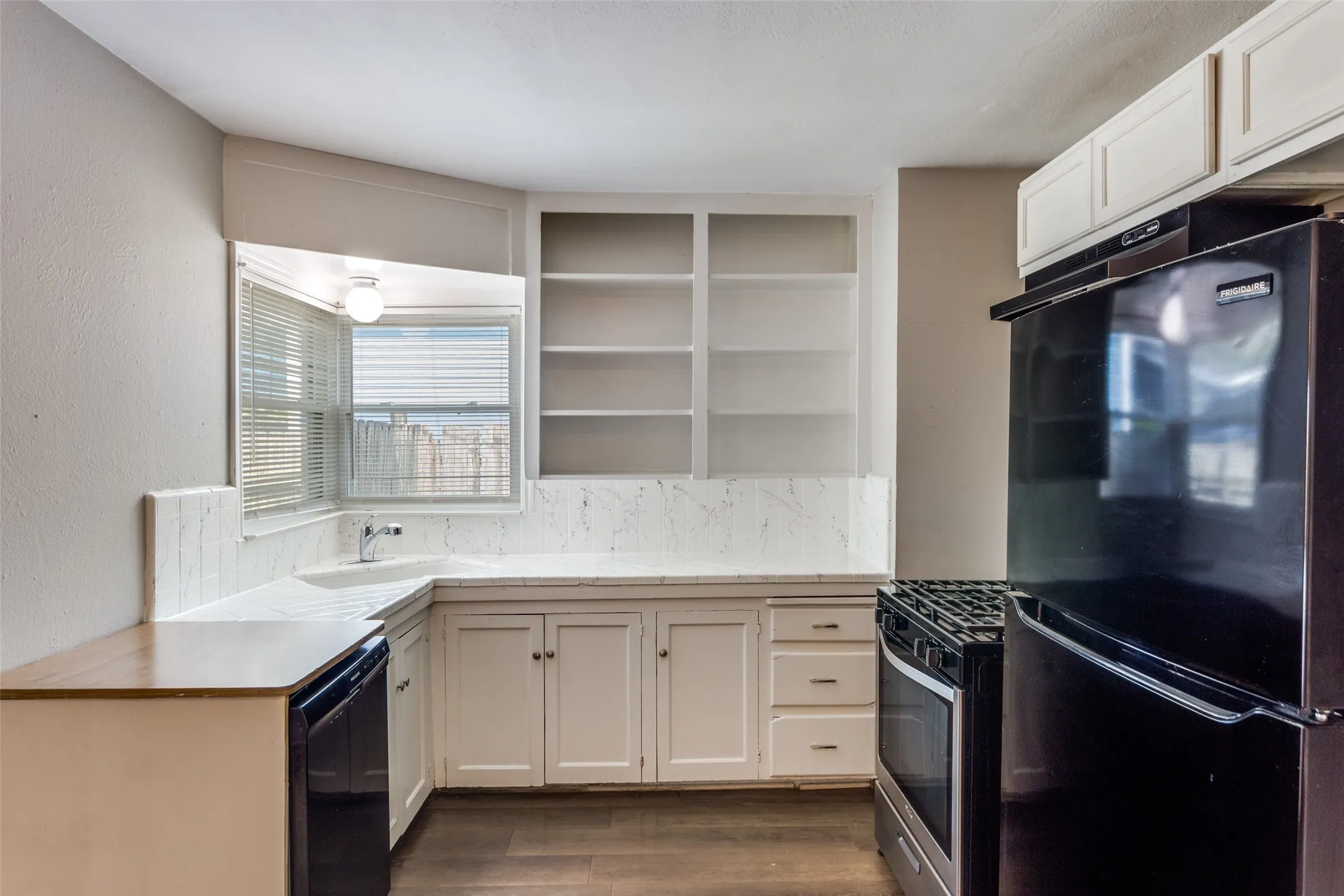 Single Family Residence For Sale in Tarrant County , 2624 Frazier Avenue, Fort Worth, Texas 76110, 3 Bedroom, 2 Bathroom, Garage spaces, 1,832 Sqft, built in 1948, Preowned, mls#21148256, Real Estate Agent in Fort Worth, Homes For Sale in Tarrant county, Homes For Sale in Fort Worth, Realtor in Fort Worth Texas, Real Estate Brokerage Independent Realty Texas, Luminita Cordes Realtor
