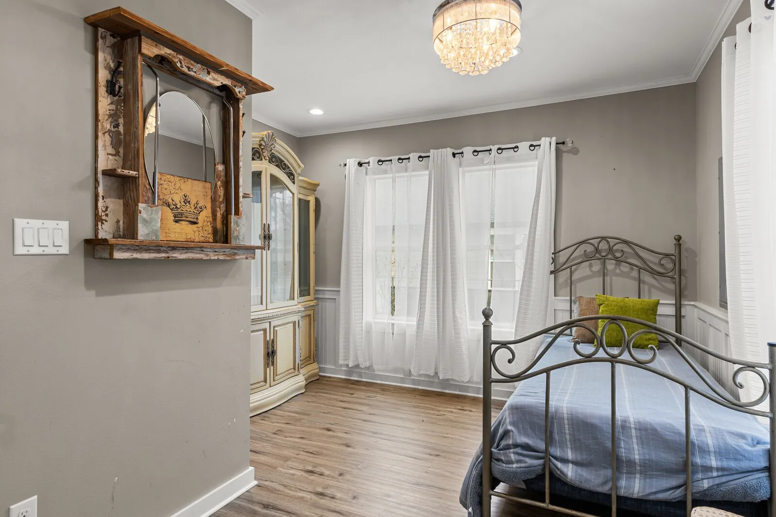 Single Family Residence For Sale in Mc Lennan County , 1815 S 12TH Street, Waco, Texas 76706, 5 Bedroom, 2 Bathroom, Garage spaces, 1,768 Sqft, built in 1922, Price $450,000, mls#21147515, Real Estate Agent in Waco, Homes For Sale in Mc Lennan county, Homes For Sale in Waco, Realtor in Waco Texas, Real Estate Brokerage Independent Realty Texas, Luminita Cordes Realtor