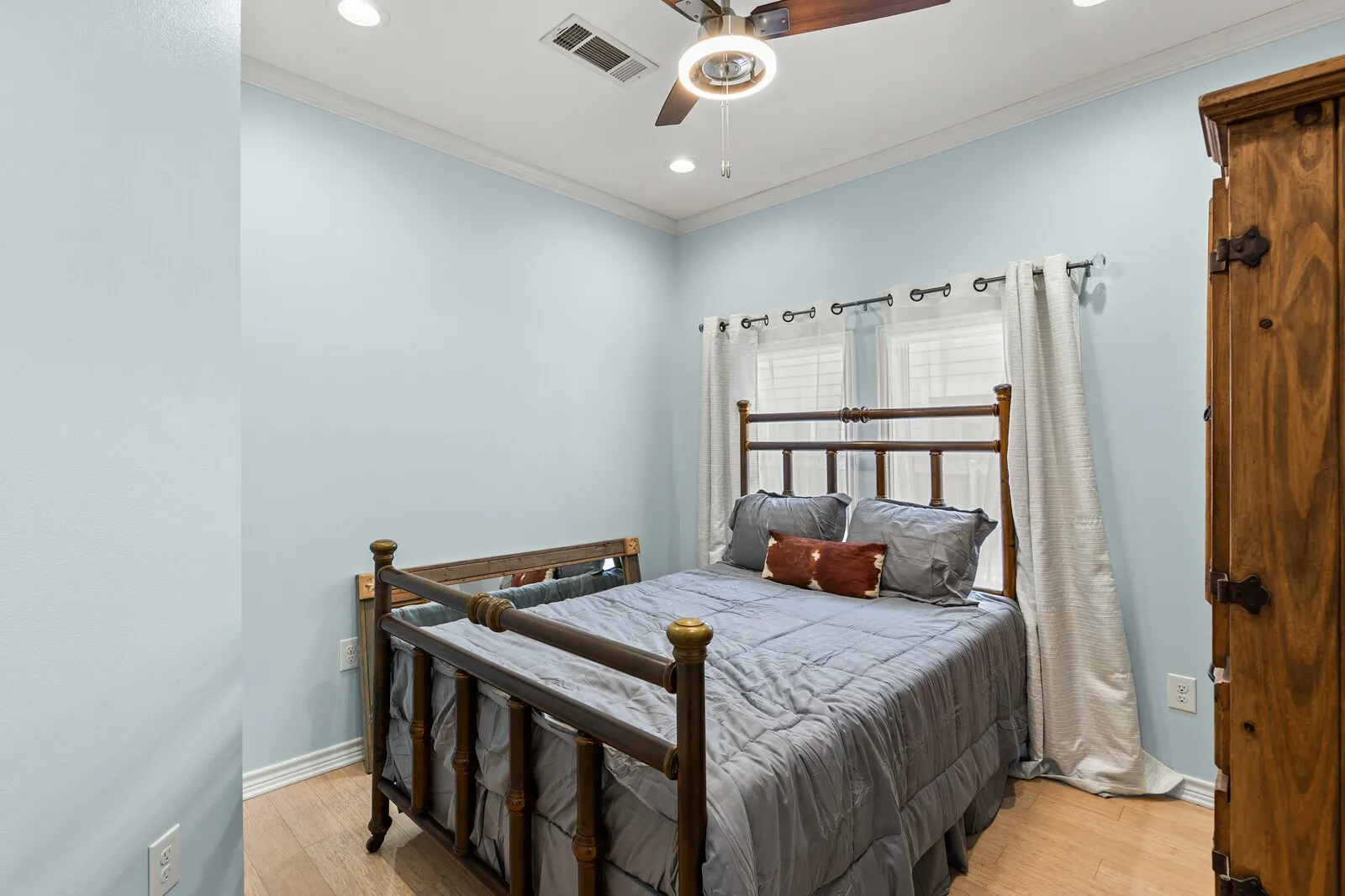 Single Family Residence For Sale in Mc Lennan County , 1815 S 12TH Street, Waco, Texas 76706, 5 Bedroom, 2 Bathroom, Garage spaces, 1,768 Sqft, built in 1922, Price $450,000, mls#21147515, Real Estate Agent in Waco, Homes For Sale in Mc Lennan county, Homes For Sale in Waco, Realtor in Waco Texas, Real Estate Brokerage Independent Realty Texas, Luminita Cordes Realtor