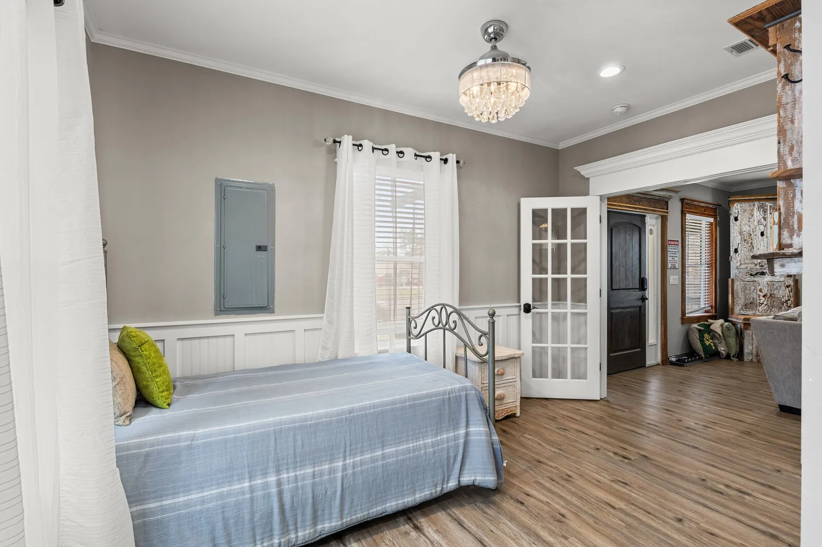 Single Family Residence For Sale in Mc Lennan County , 1815 S 12TH Street, Waco, Texas 76706, 5 Bedroom, 2 Bathroom, Garage spaces, 1,768 Sqft, built in 1922, Price $450,000, mls#21147515, Real Estate Agent in Waco, Homes For Sale in Mc Lennan county, Homes For Sale in Waco, Realtor in Waco Texas, Real Estate Brokerage Independent Realty Texas, Luminita Cordes Realtor