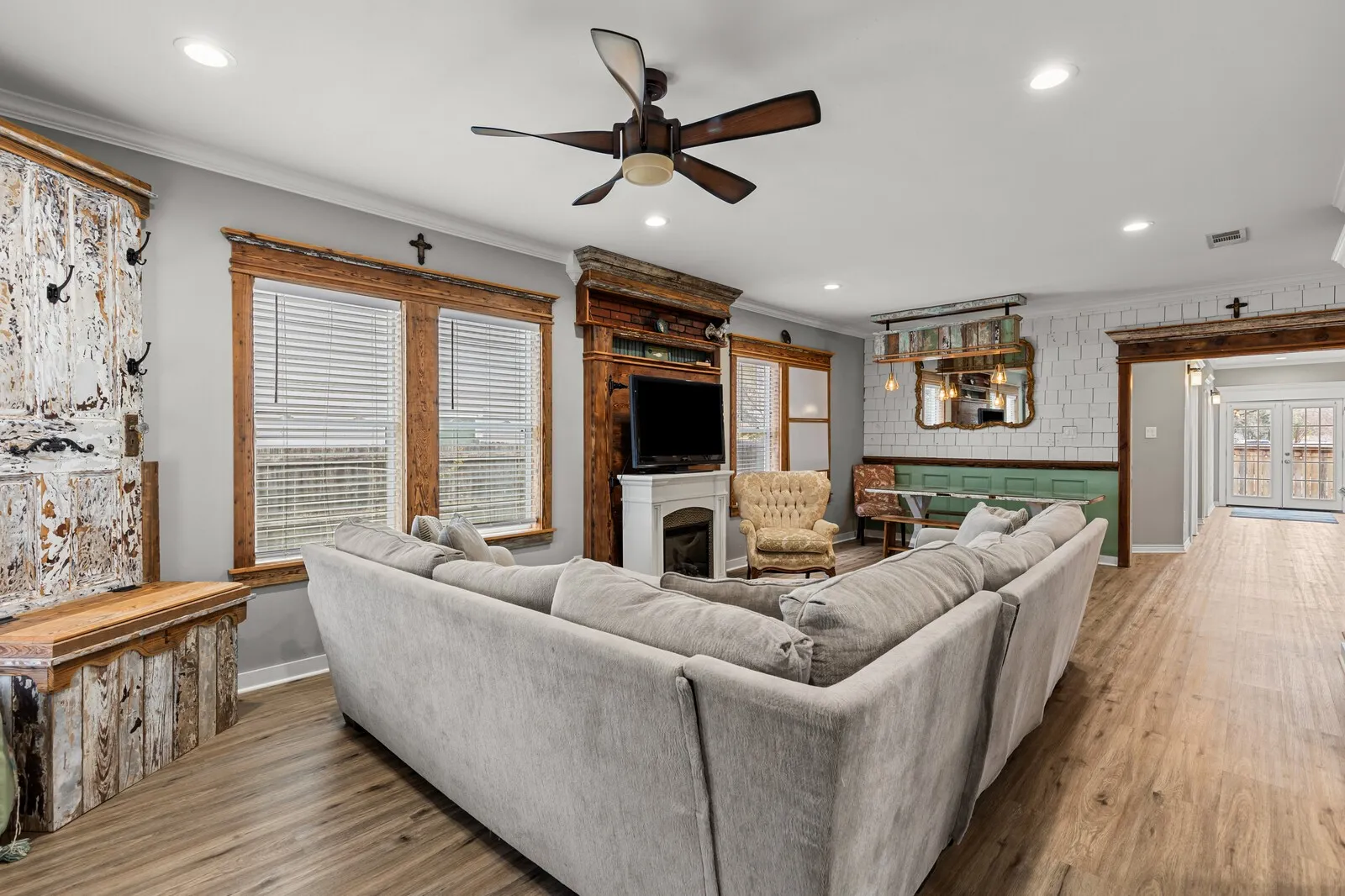 Single Family Residence For Sale in Mc Lennan County , 1815 S 12TH Street, Waco, Texas 76706, 5 Bedroom, 2 Bathroom, Garage spaces, 1,768 Sqft, built in 1922, Price $450,000, mls#21147515, Real Estate Agent in Waco, Homes For Sale in Mc Lennan county, Homes For Sale in Waco, Realtor in Waco Texas, Real Estate Brokerage Independent Realty Texas, Luminita Cordes Realtor