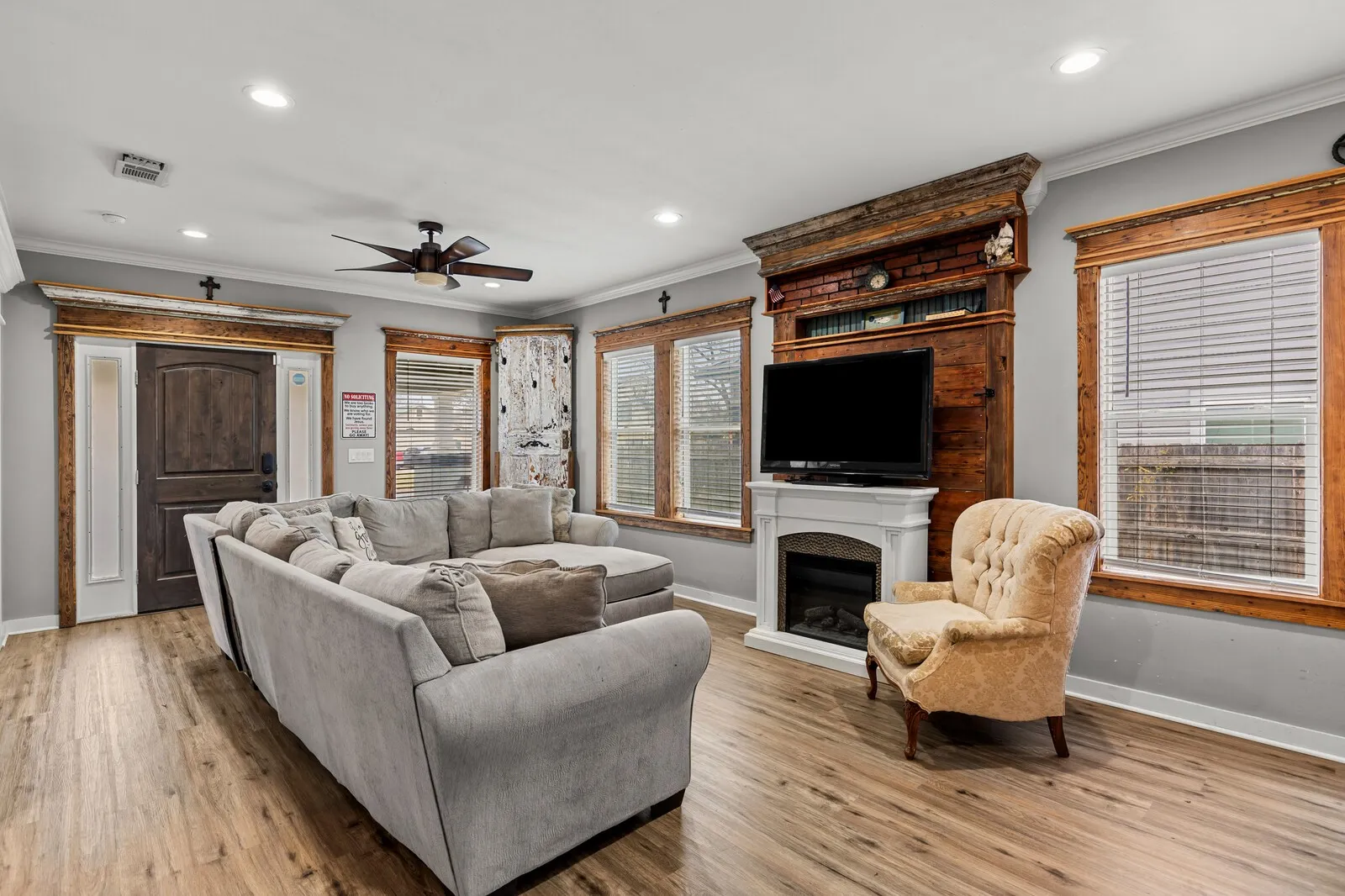 Single Family Residence For Sale in Mc Lennan County , 1815 S 12TH Street, Waco, Texas 76706, 5 Bedroom, 2 Bathroom, Garage spaces, 1,768 Sqft, built in 1922, Price $450,000, mls#21147515, Real Estate Agent in Waco, Homes For Sale in Mc Lennan county, Homes For Sale in Waco, Realtor in Waco Texas, Real Estate Brokerage Independent Realty Texas, Luminita Cordes Realtor