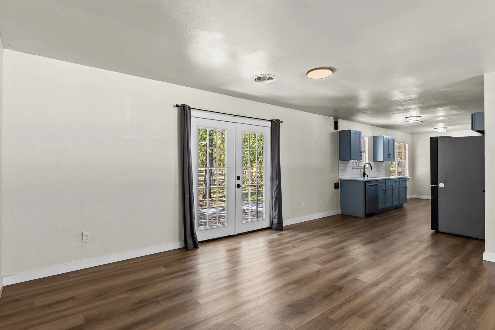 Single Family Residence For Sale in Mc Lennan County , 322 S BARBARA, Lacy Lakeview, Texas 76705, 3 Bedrooms, 2 Bathrooms, 2 Garage spaces, 1,292 Sqft, built in 1961, Price $246,900, mls#21148440, Real Estate Agent in Lacy Lakeview, Homes For Sale in Mc Lennan county, Homes For Sale in Lacy Lakeview, Realtor in Lacy Lakeview Texas, Real Estate Brokerage Independent Realty Texas, Luminita Cordes Realtor