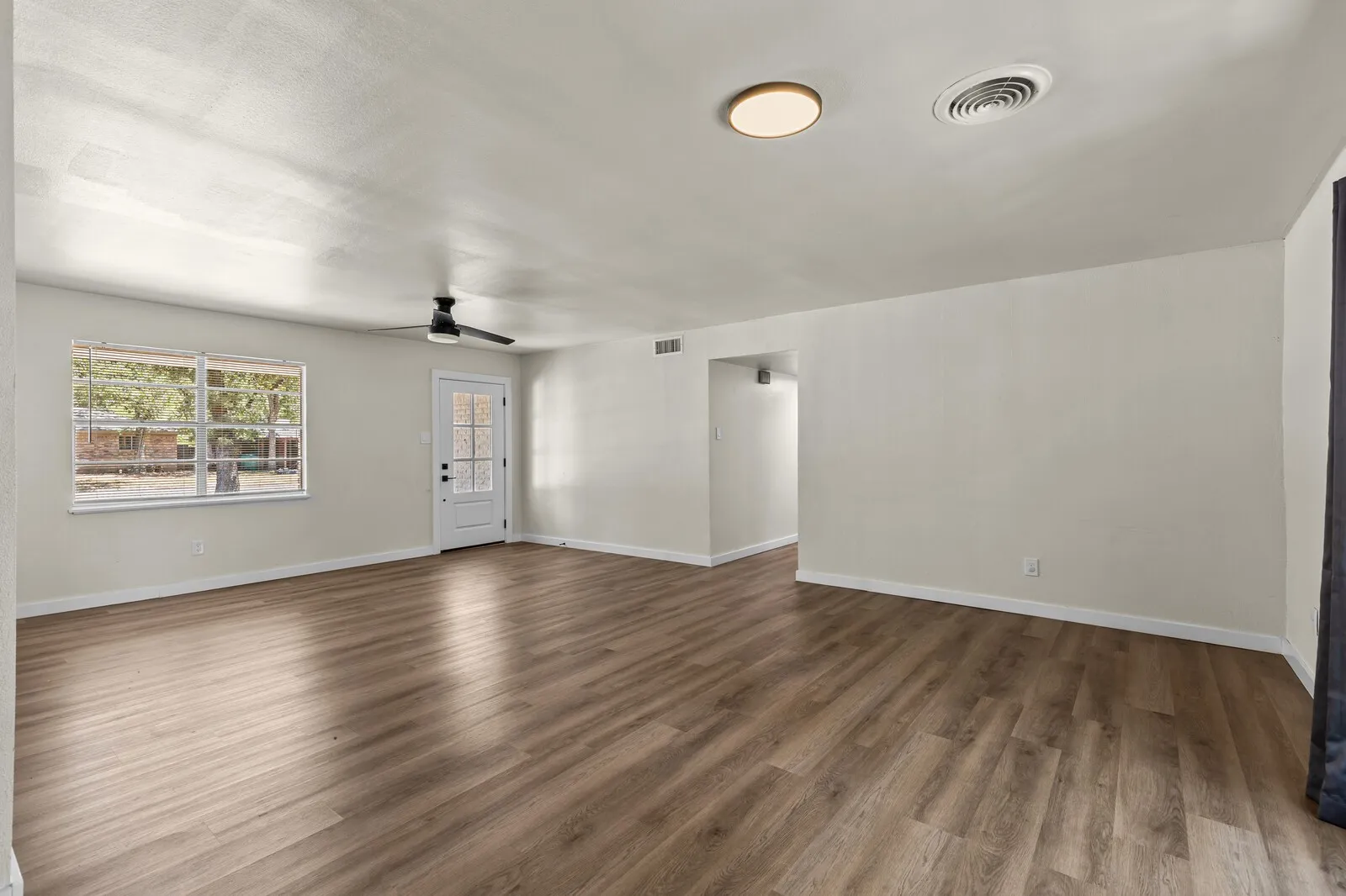 Single Family Residence For Sale in Mc Lennan County , 322 S BARBARA, Lacy Lakeview, Texas 76705, 3 Bedrooms, 2 Bathrooms, 2 Garage spaces, 1,292 Sqft, built in 1961, Price $246,900, mls#21148440, Real Estate Agent in Lacy Lakeview, Homes For Sale in Mc Lennan county, Homes For Sale in Lacy Lakeview, Realtor in Lacy Lakeview Texas, Real Estate Brokerage Independent Realty Texas, Luminita Cordes Realtor