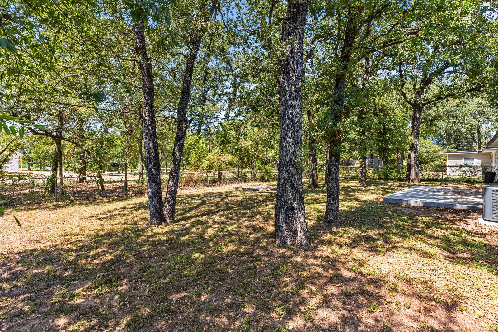 Single Family Residence For Sale in Mc Lennan County , 322 S BARBARA, Lacy Lakeview, Texas 76705, 3 Bedrooms, 2 Bathrooms, 2 Garage spaces, 1,292 Sqft, built in 1961, Price $246,900, mls#21148440, Real Estate Agent in Lacy Lakeview, Homes For Sale in Mc Lennan county, Homes For Sale in Lacy Lakeview, Realtor in Lacy Lakeview Texas, Real Estate Brokerage Independent Realty Texas, Luminita Cordes Realtor