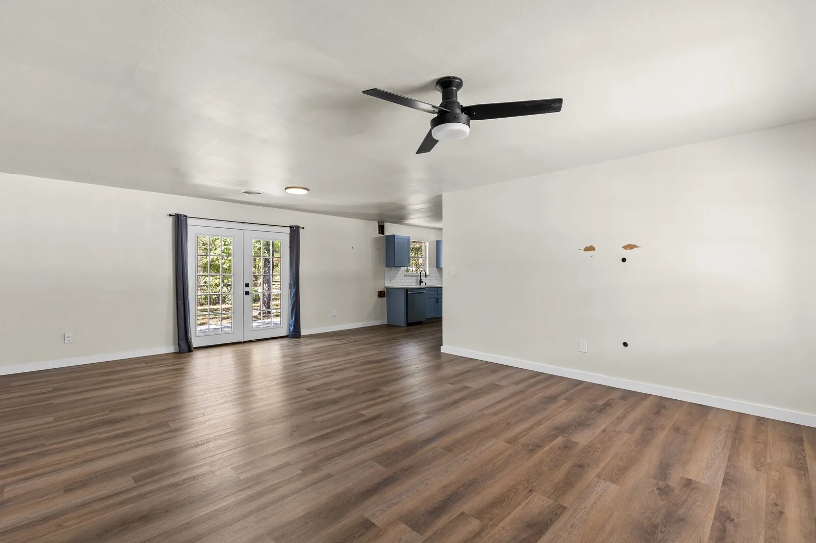 Single Family Residence For Sale in Mc Lennan County , 322 S BARBARA, Lacy Lakeview, Texas 76705, 3 Bedrooms, 2 Bathrooms, 2 Garage spaces, 1,292 Sqft, built in 1961, Price $246,900, mls#21148440, Real Estate Agent in Lacy Lakeview, Homes For Sale in Mc Lennan county, Homes For Sale in Lacy Lakeview, Realtor in Lacy Lakeview Texas, Real Estate Brokerage Independent Realty Texas, Luminita Cordes Realtor