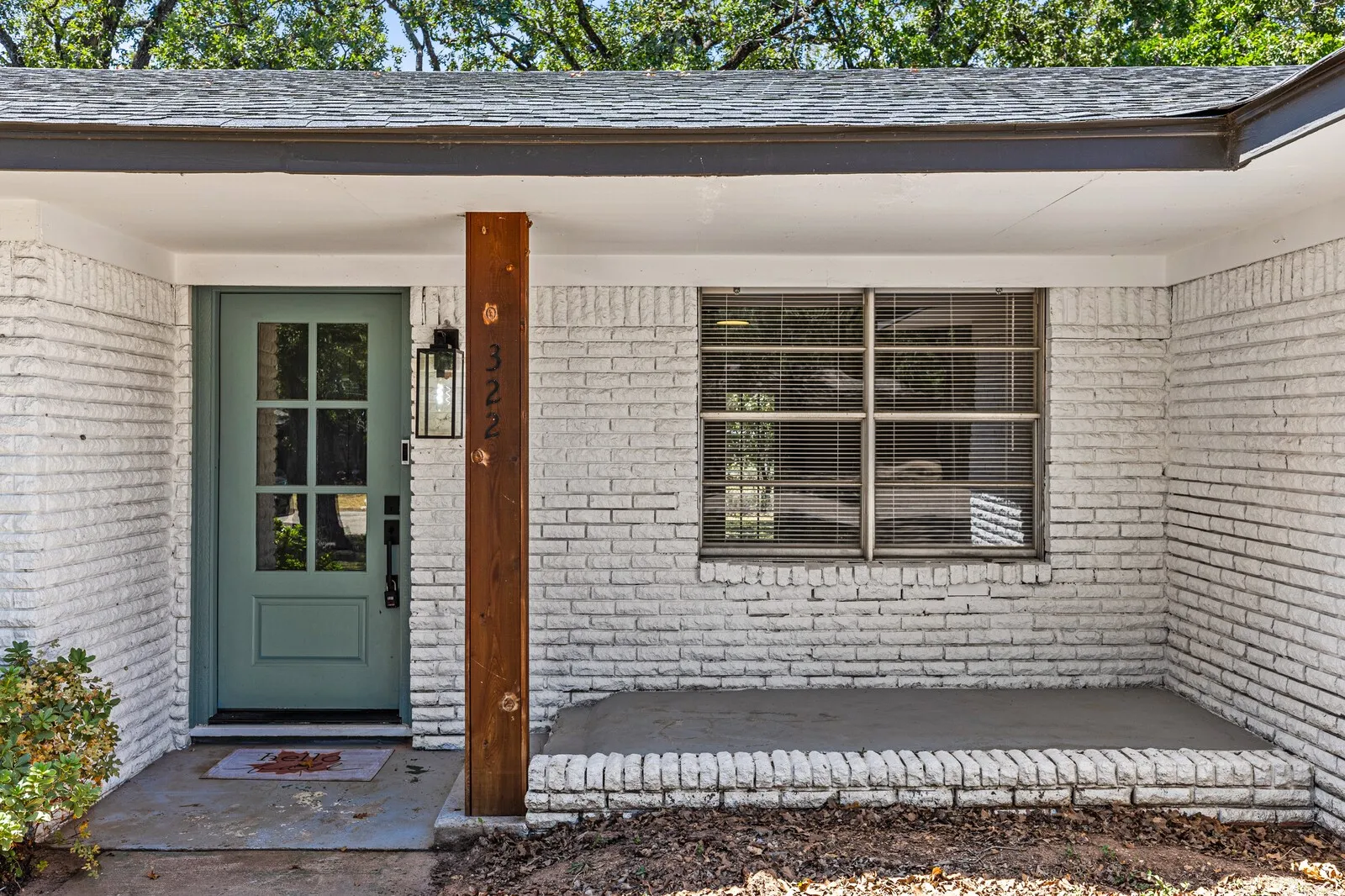 Single Family Residence For Sale in Mc Lennan County , 322 S BARBARA, Lacy Lakeview, Texas 76705, 3 Bedrooms, 2 Bathrooms, 2 Garage spaces, 1,292 Sqft, built in 1961, Price $246,900, mls#21148440, Real Estate Agent in Lacy Lakeview, Homes For Sale in Mc Lennan county, Homes For Sale in Lacy Lakeview, Realtor in Lacy Lakeview Texas, Real Estate Brokerage Independent Realty Texas, Luminita Cordes Realtor