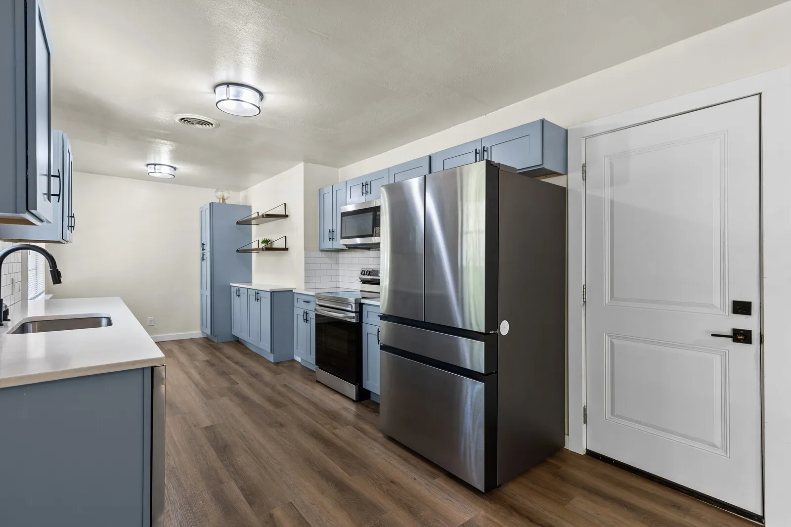Single Family Residence For Sale in Mc Lennan County , 322 S BARBARA, Lacy Lakeview, Texas 76705, 3 Bedrooms, 2 Bathrooms, 2 Garage spaces, 1,292 Sqft, built in 1961, Price $246,900, mls#21148440, Real Estate Agent in Lacy Lakeview, Homes For Sale in Mc Lennan county, Homes For Sale in Lacy Lakeview, Realtor in Lacy Lakeview Texas, Real Estate Brokerage Independent Realty Texas, Luminita Cordes Realtor
