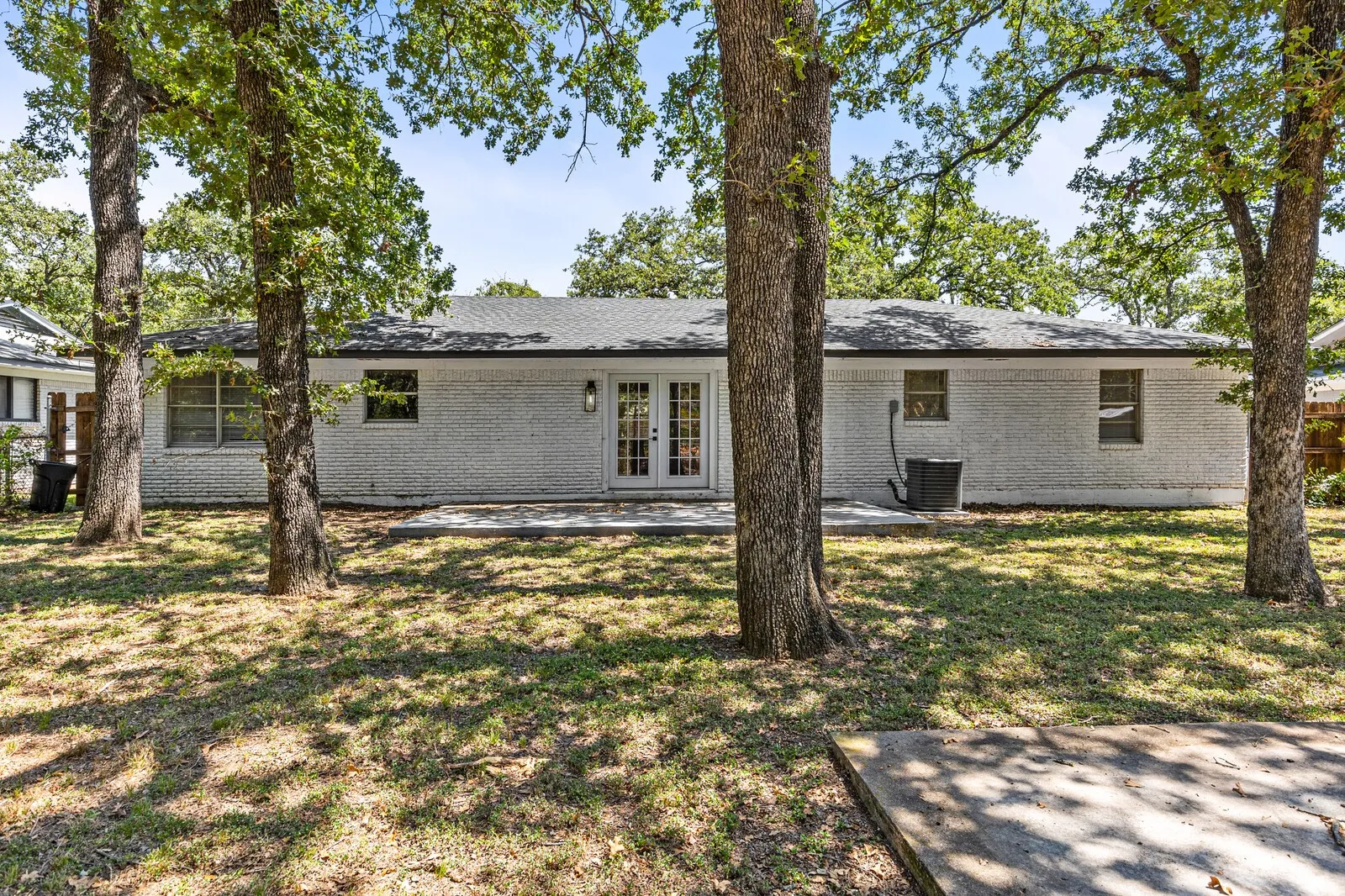 Single Family Residence For Sale in Mc Lennan County , 322 S BARBARA, Lacy Lakeview, Texas 76705, 3 Bedrooms, 2 Bathrooms, 2 Garage spaces, 1,292 Sqft, built in 1961, Price $246,900, mls#21148440, Real Estate Agent in Lacy Lakeview, Homes For Sale in Mc Lennan county, Homes For Sale in Lacy Lakeview, Realtor in Lacy Lakeview Texas, Real Estate Brokerage Independent Realty Texas, Luminita Cordes Realtor