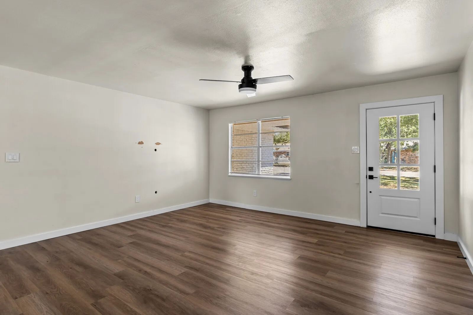 Single Family Residence For Sale in Mc Lennan County , 322 S BARBARA, Lacy Lakeview, Texas 76705, 3 Bedrooms, 2 Bathrooms, 2 Garage spaces, 1,292 Sqft, built in 1961, Price $246,900, mls#21148440, Real Estate Agent in Lacy Lakeview, Homes For Sale in Mc Lennan county, Homes For Sale in Lacy Lakeview, Realtor in Lacy Lakeview Texas, Real Estate Brokerage Independent Realty Texas, Luminita Cordes Realtor