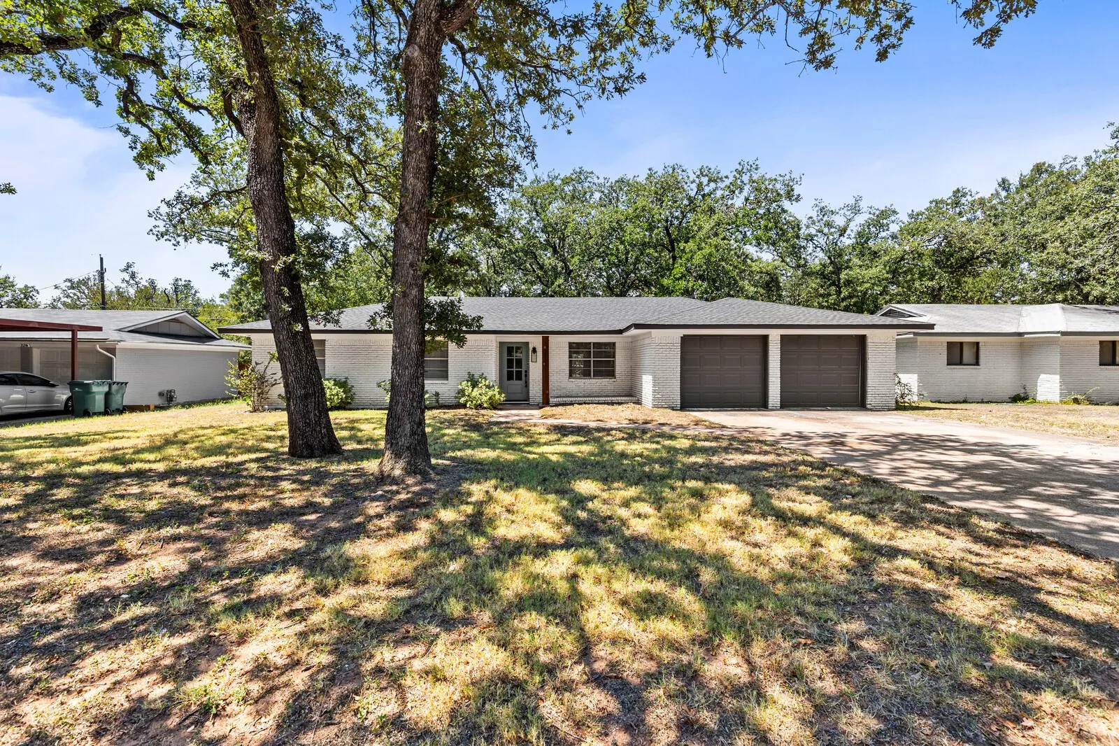 Single Family Residence For Sale in Mc Lennan County , 322 S BARBARA, Lacy Lakeview, Texas 76705, 3 Bedrooms, 2 Bathrooms, 2 Garage spaces, 1,292 Sqft, built in 1961, Price $246,900, mls#21148440, Real Estate Agent in Lacy Lakeview, Homes For Sale in Mc Lennan county, Homes For Sale in Lacy Lakeview, Realtor in Lacy Lakeview Texas, Real Estate Brokerage Independent Realty Texas, Luminita Cordes Realtor