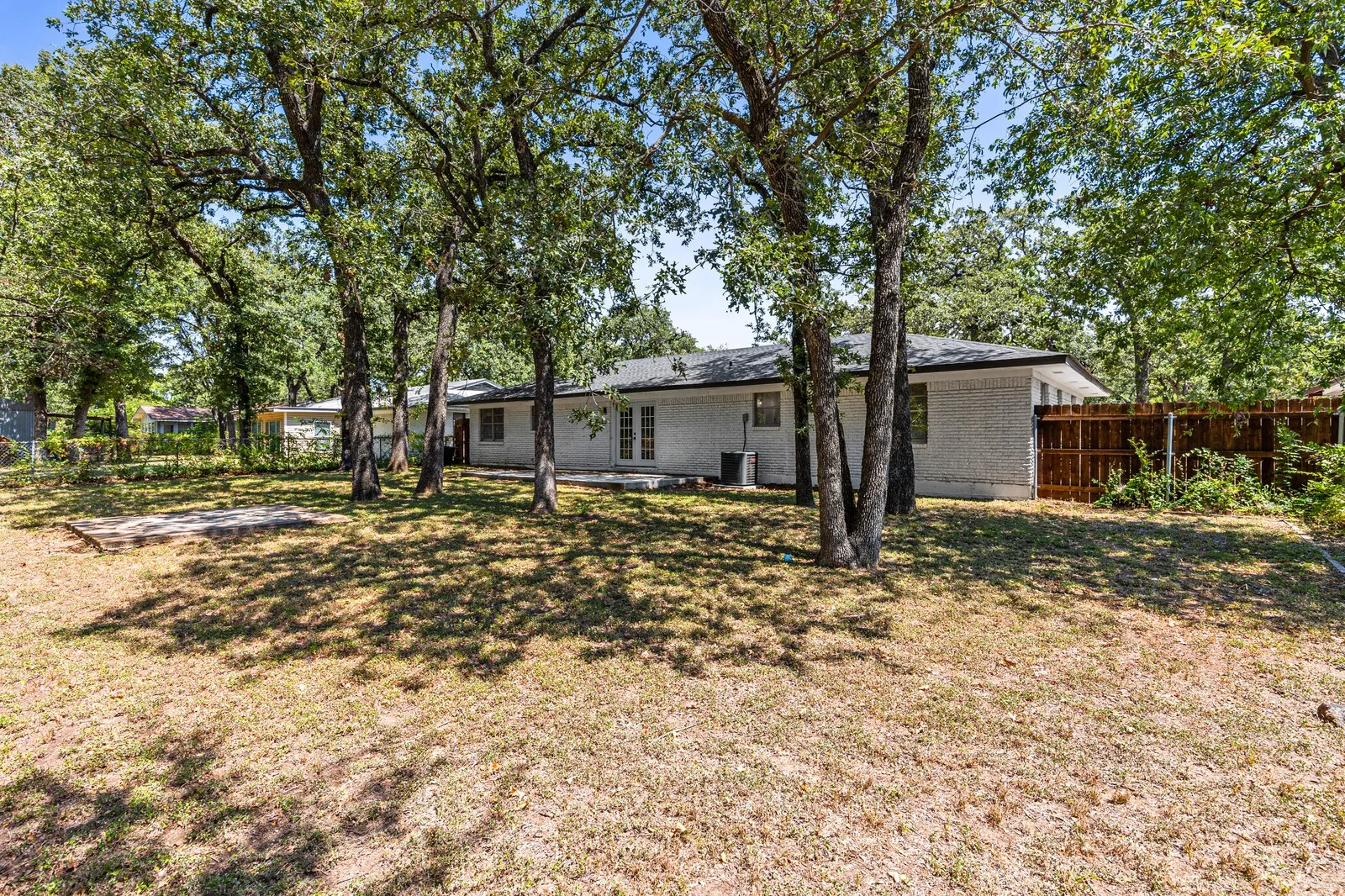 Single Family Residence For Sale in Mc Lennan County , 322 S BARBARA, Lacy Lakeview, Texas 76705, 3 Bedrooms, 2 Bathrooms, 2 Garage spaces, 1,292 Sqft, built in 1961, Price $246,900, mls#21148440, Real Estate Agent in Lacy Lakeview, Homes For Sale in Mc Lennan county, Homes For Sale in Lacy Lakeview, Realtor in Lacy Lakeview Texas, Real Estate Brokerage Independent Realty Texas, Luminita Cordes Realtor
