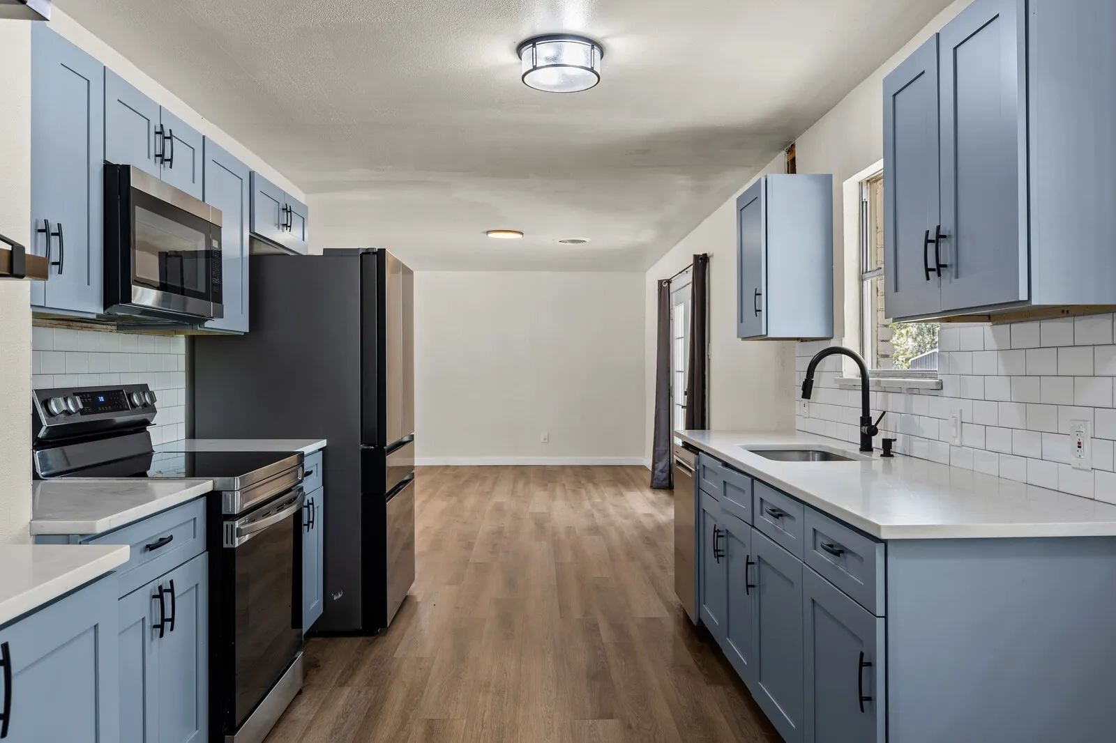 Single Family Residence For Sale in Mc Lennan County , 322 S BARBARA, Lacy Lakeview, Texas 76705, 3 Bedrooms, 2 Bathrooms, 2 Garage spaces, 1,292 Sqft, built in 1961, Price $246,900, mls#21148440, Real Estate Agent in Lacy Lakeview, Homes For Sale in Mc Lennan county, Homes For Sale in Lacy Lakeview, Realtor in Lacy Lakeview Texas, Real Estate Brokerage Independent Realty Texas, Luminita Cordes Realtor