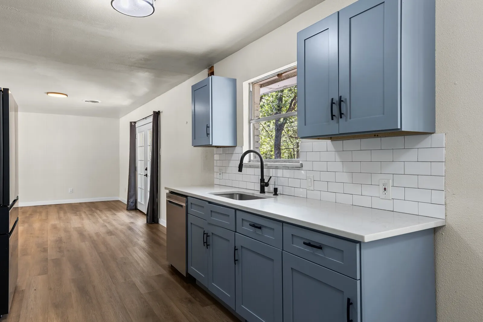 Single Family Residence For Sale in Mc Lennan County , 322 S BARBARA, Lacy Lakeview, Texas 76705, 3 Bedrooms, 2 Bathrooms, 2 Garage spaces, 1,292 Sqft, built in 1961, Price $246,900, mls#21148440, Real Estate Agent in Lacy Lakeview, Homes For Sale in Mc Lennan county, Homes For Sale in Lacy Lakeview, Realtor in Lacy Lakeview Texas, Real Estate Brokerage Independent Realty Texas, Luminita Cordes Realtor