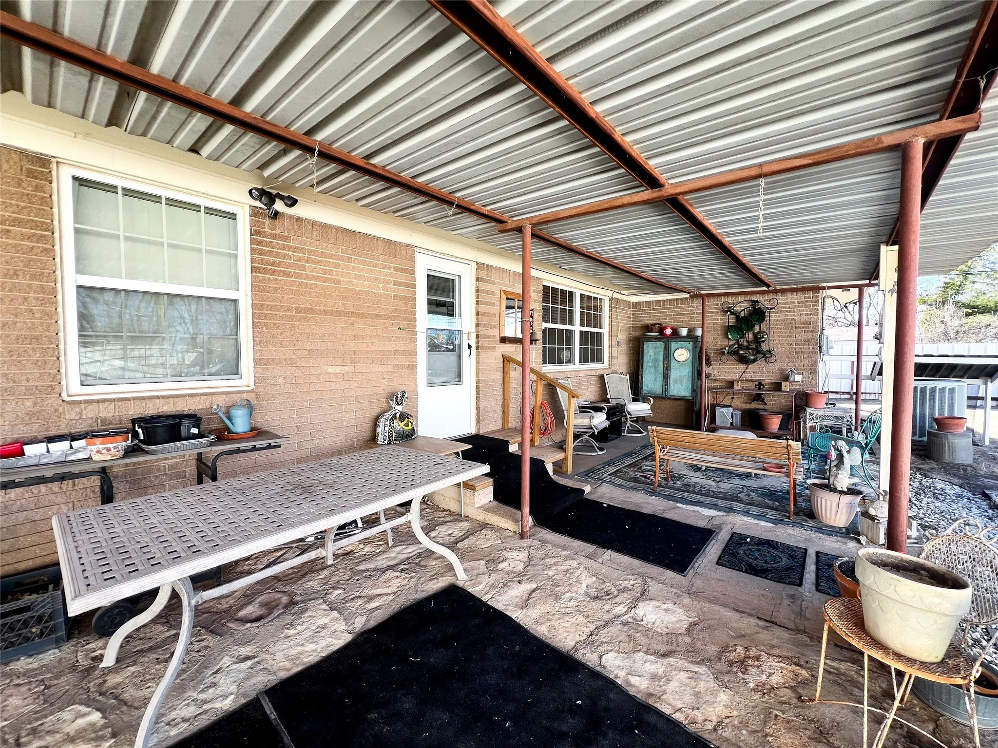 Single Family Residence For Sale in Knox County , 304 SE 2nd Street, Knox City, Texas 79529, 3 Bedroom, 2 Bathroom, Garage spaces, 1,679 Sqft, built in 1970, Preowned, mls#21146422, Real Estate Agent in Knox City, Homes For Sale in Knox county, Homes For Sale in Knox City, Realtor in Knox City Texas, Real Estate Brokerage Independent Realty Texas, Luminita Cordes Realtor