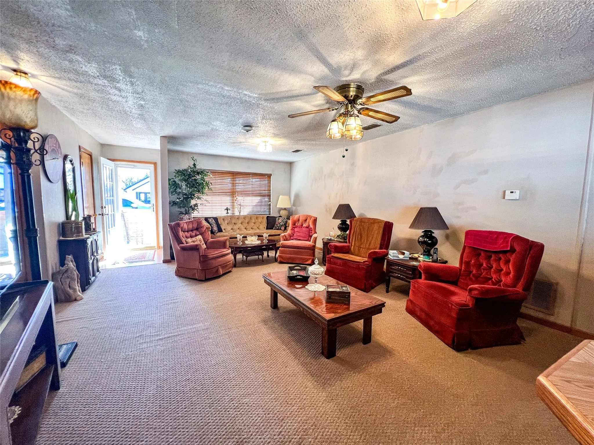 Single Family Residence For Sale in Knox County , 304 SE 2nd Street, Knox City, Texas 79529, 3 Bedroom, 2 Bathroom, Garage spaces, 1,679 Sqft, built in 1970, Preowned, mls#21146422, Real Estate Agent in Knox City, Homes For Sale in Knox county, Homes For Sale in Knox City, Realtor in Knox City Texas, Real Estate Brokerage Independent Realty Texas, Luminita Cordes Realtor