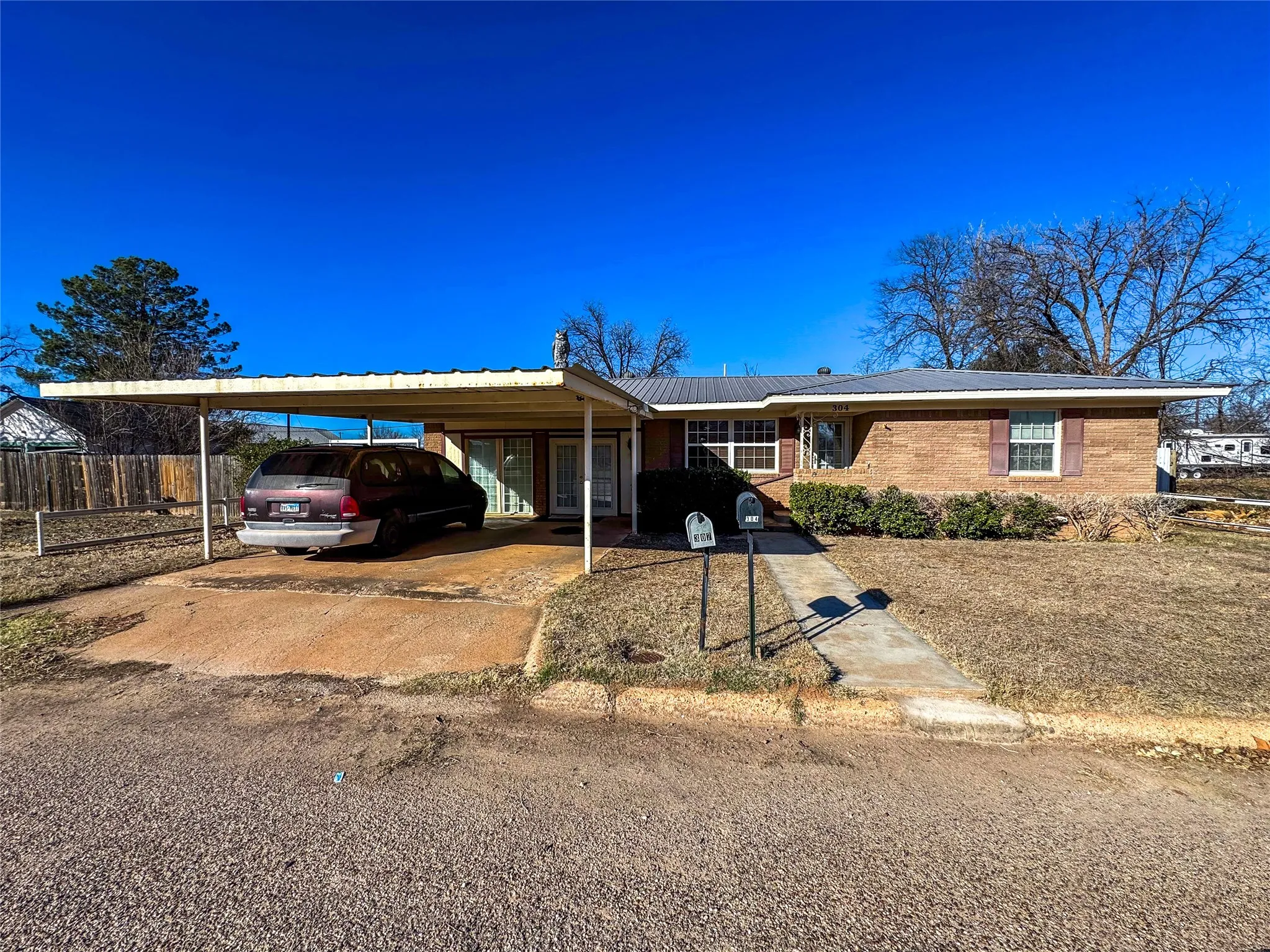 Single Family Residence For Sale in Knox County , 304 SE 2nd Street, Knox City, Texas 79529, 3 Bedroom, 2 Bathroom, Garage spaces, 1,679 Sqft, built in 1970, Preowned, mls#21146422, Real Estate Agent in Knox City, Homes For Sale in Knox county, Homes For Sale in Knox City, Realtor in Knox City Texas, Real Estate Brokerage Independent Realty Texas, Luminita Cordes Realtor